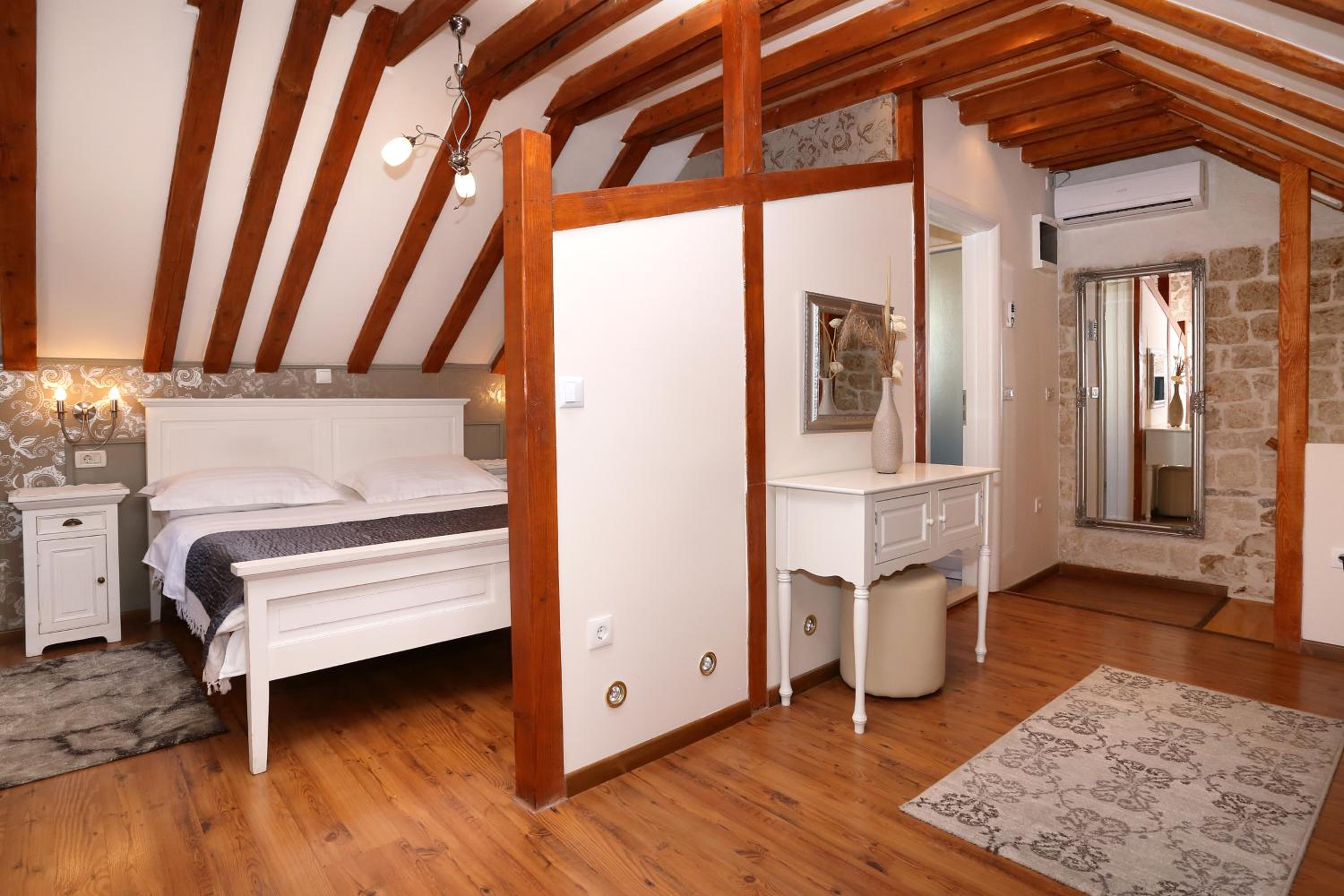 Superior Double Room with Sofa - Photo 37