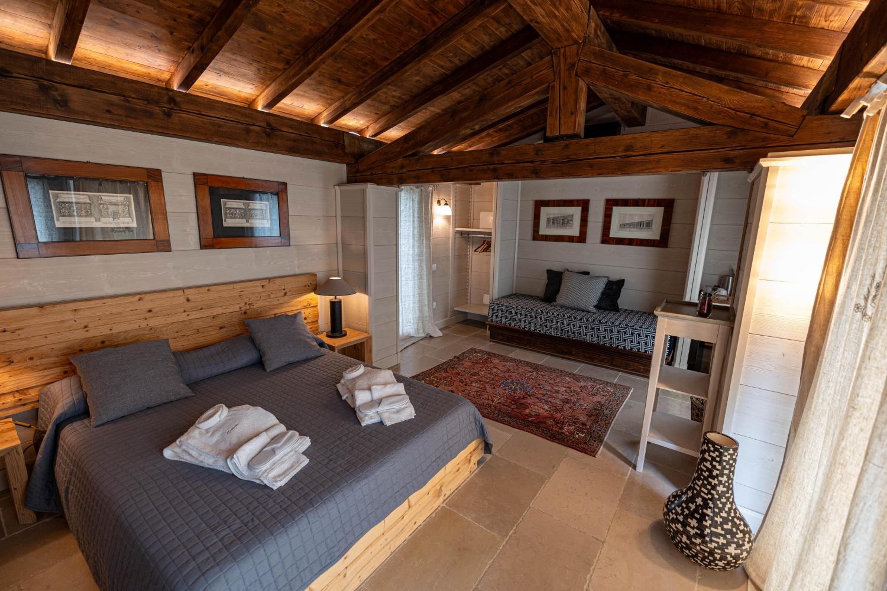 Deluxe Suite - Photo 3