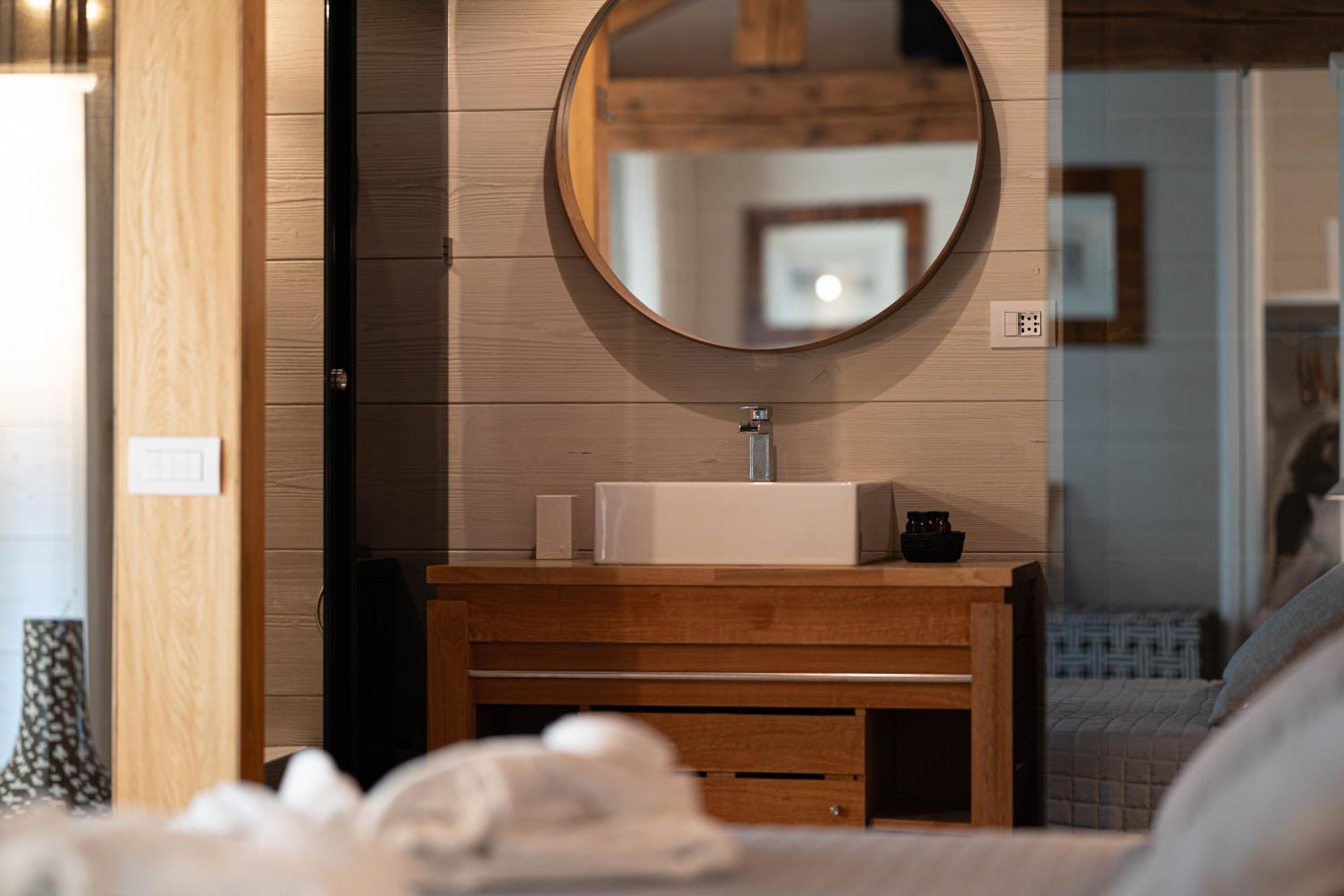 Deluxe Suite - Photo 12
