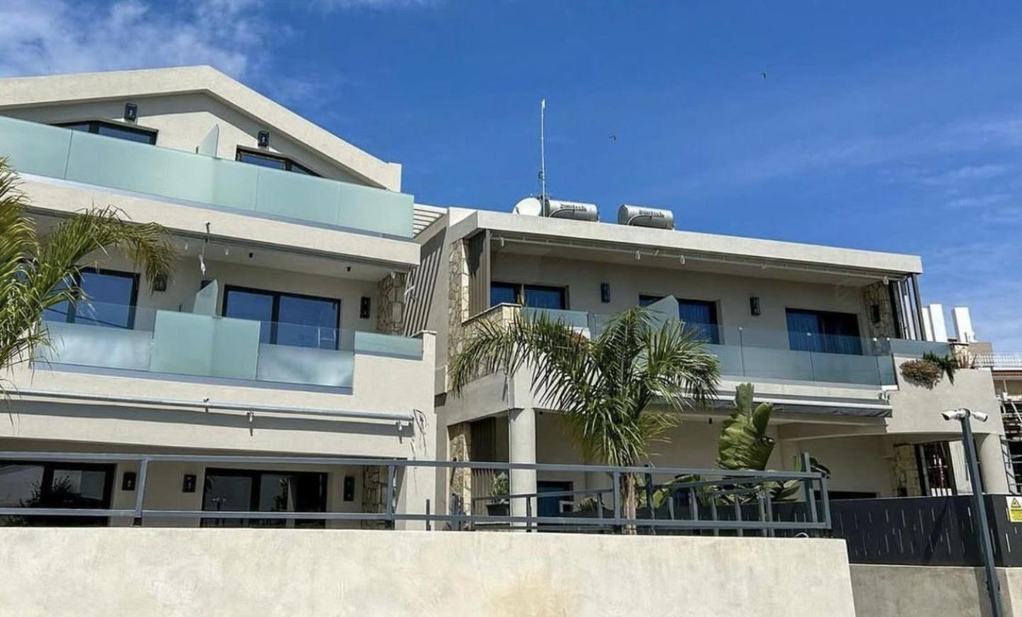 Three-Bedroom Apartment with Private Pool photo 3