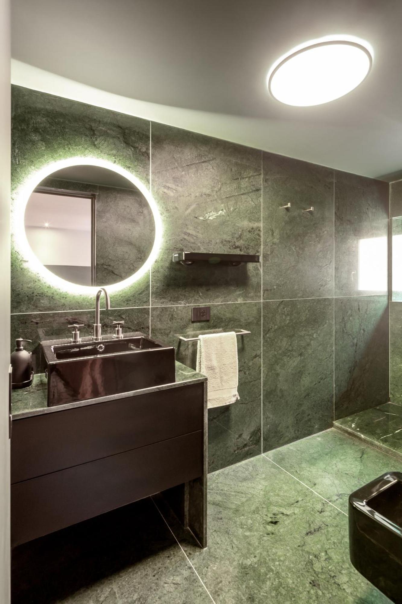 Two-Bedroom Deluxe Apartment with Balcony photo 2