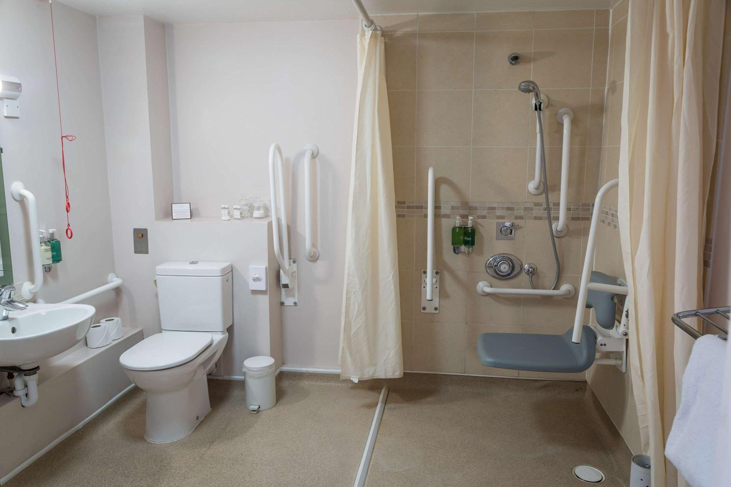 Executive King Room with Walk-In Shower - Mobility Accessible