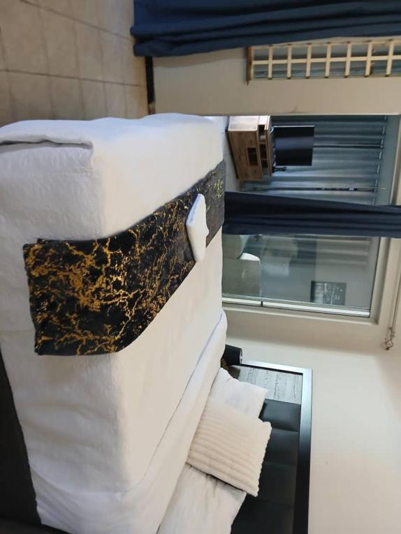 Deluxe King Suite photo 1