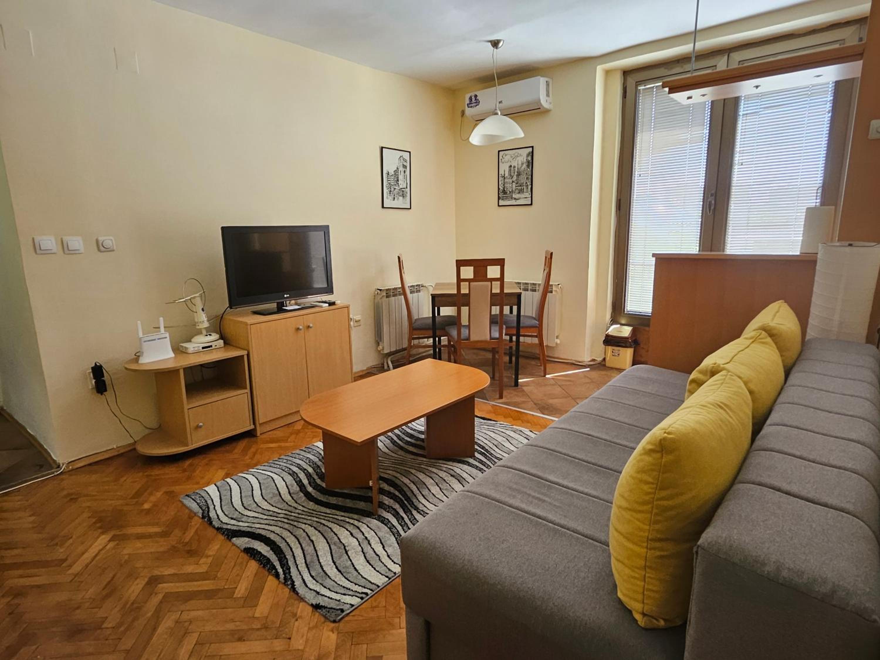Deluxe One-Bedroom Apartment with City View photo 3