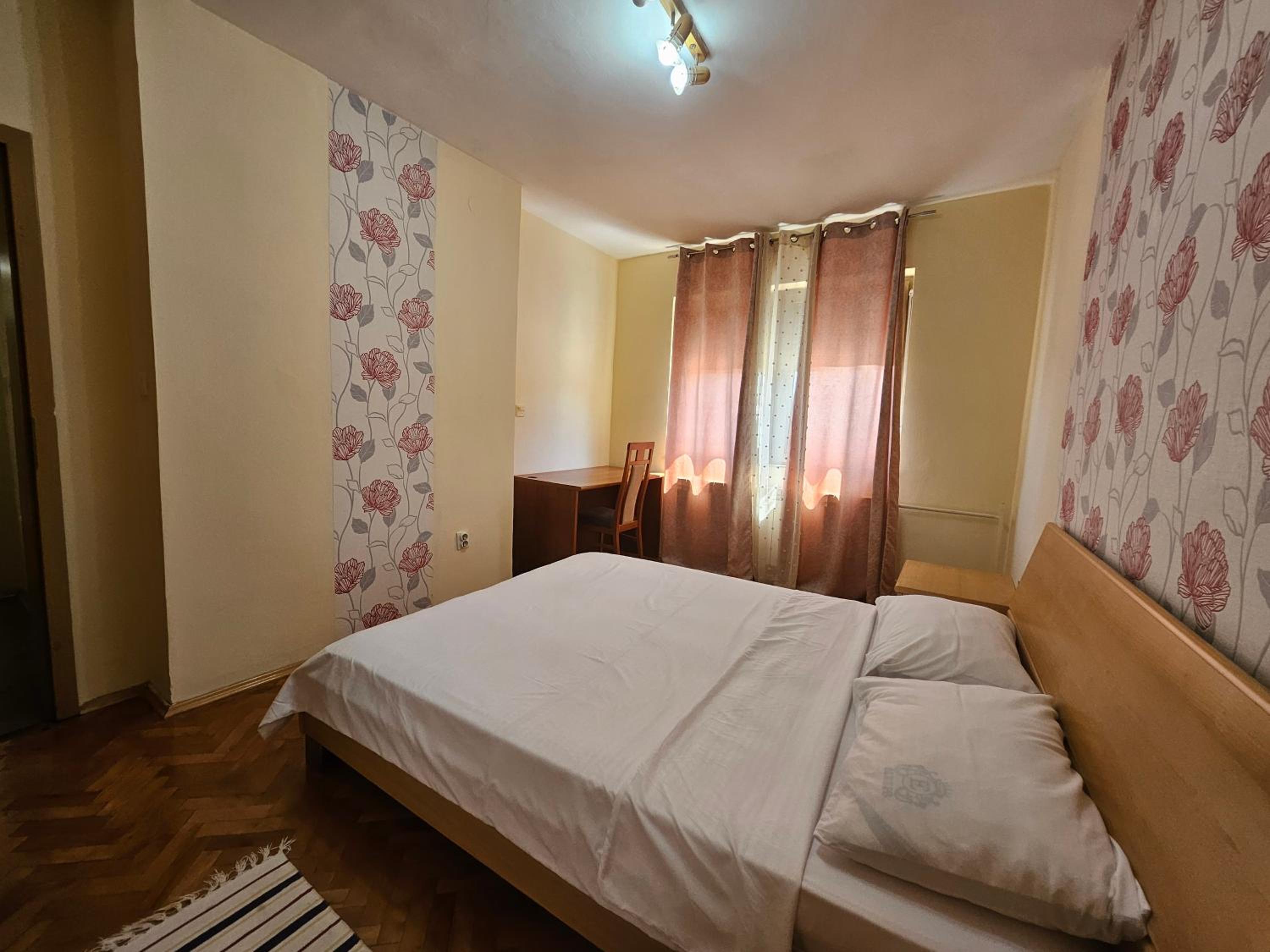 Deluxe One-Bedroom Apartment with City View photo 1