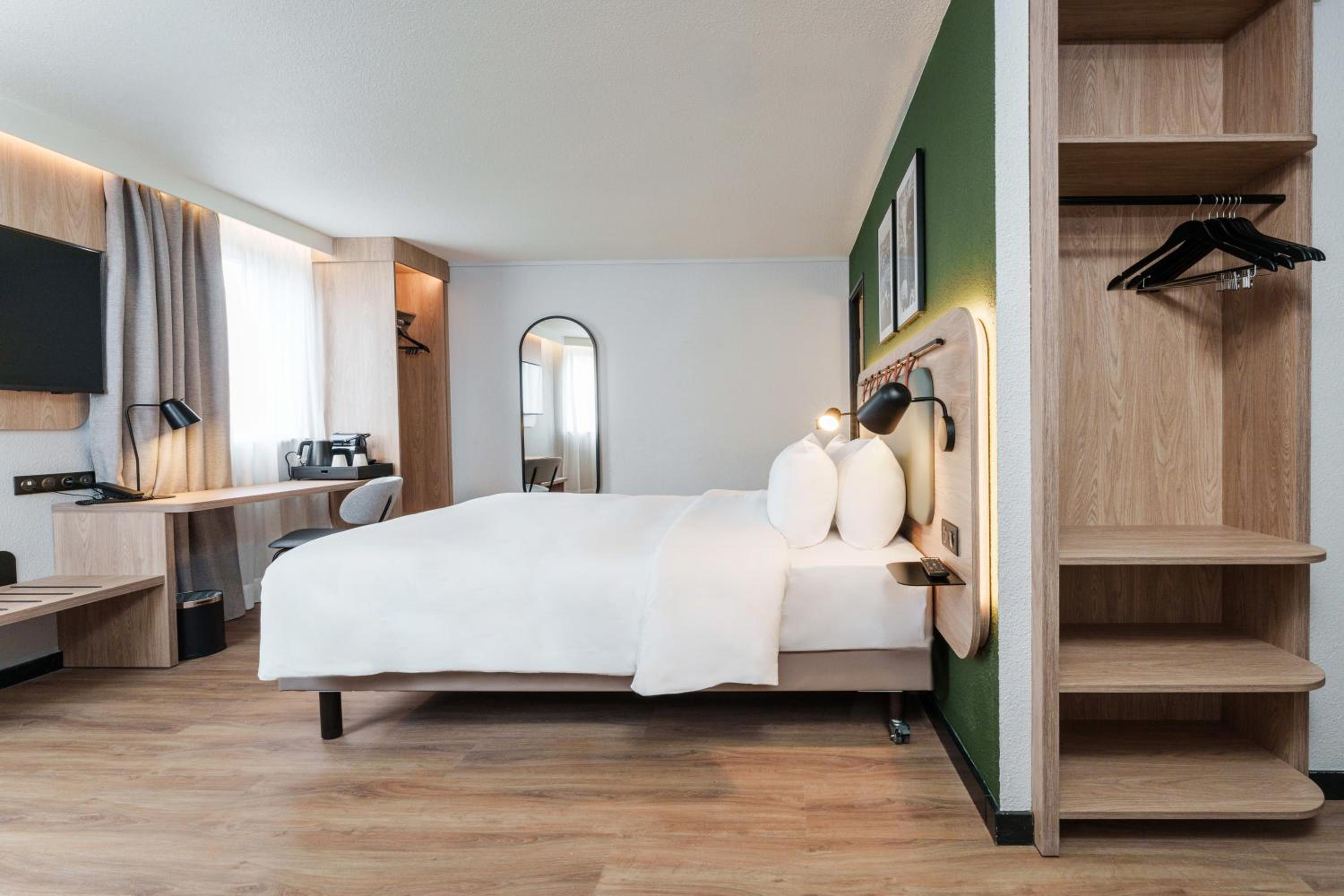 Superior Room - 1 King Bed - Photo 1