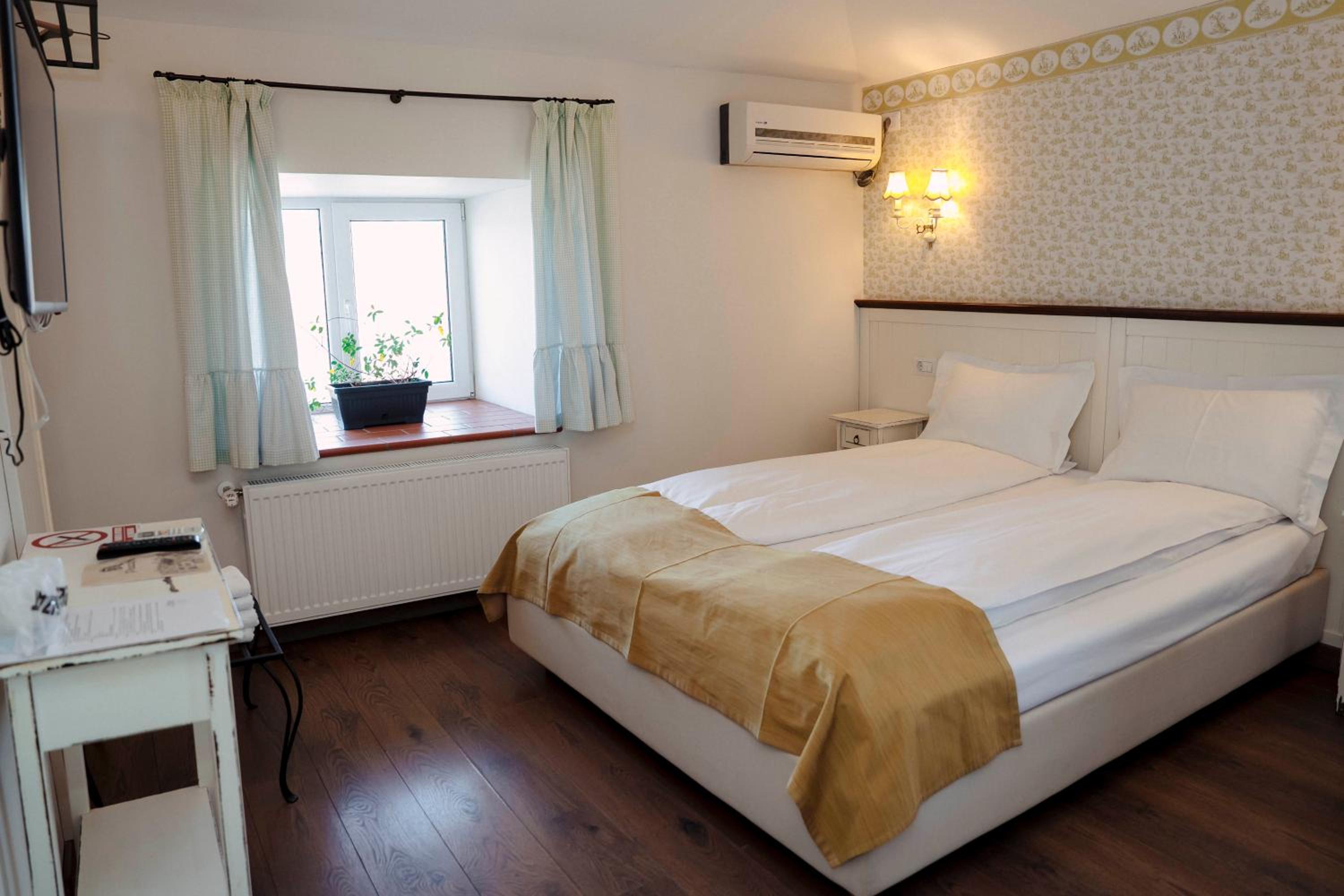 Double Room - Photo 3