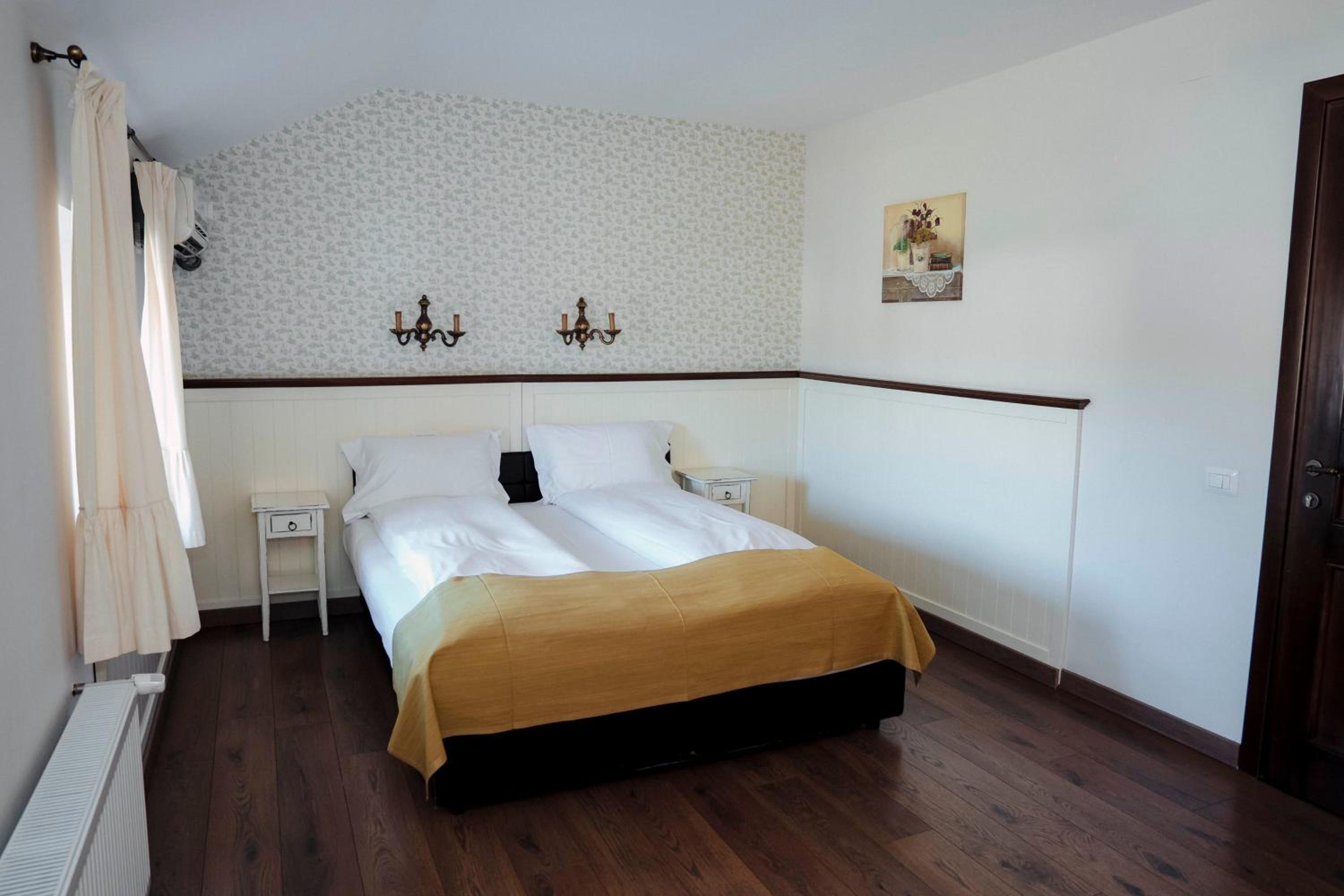 Double Room - Photo 10