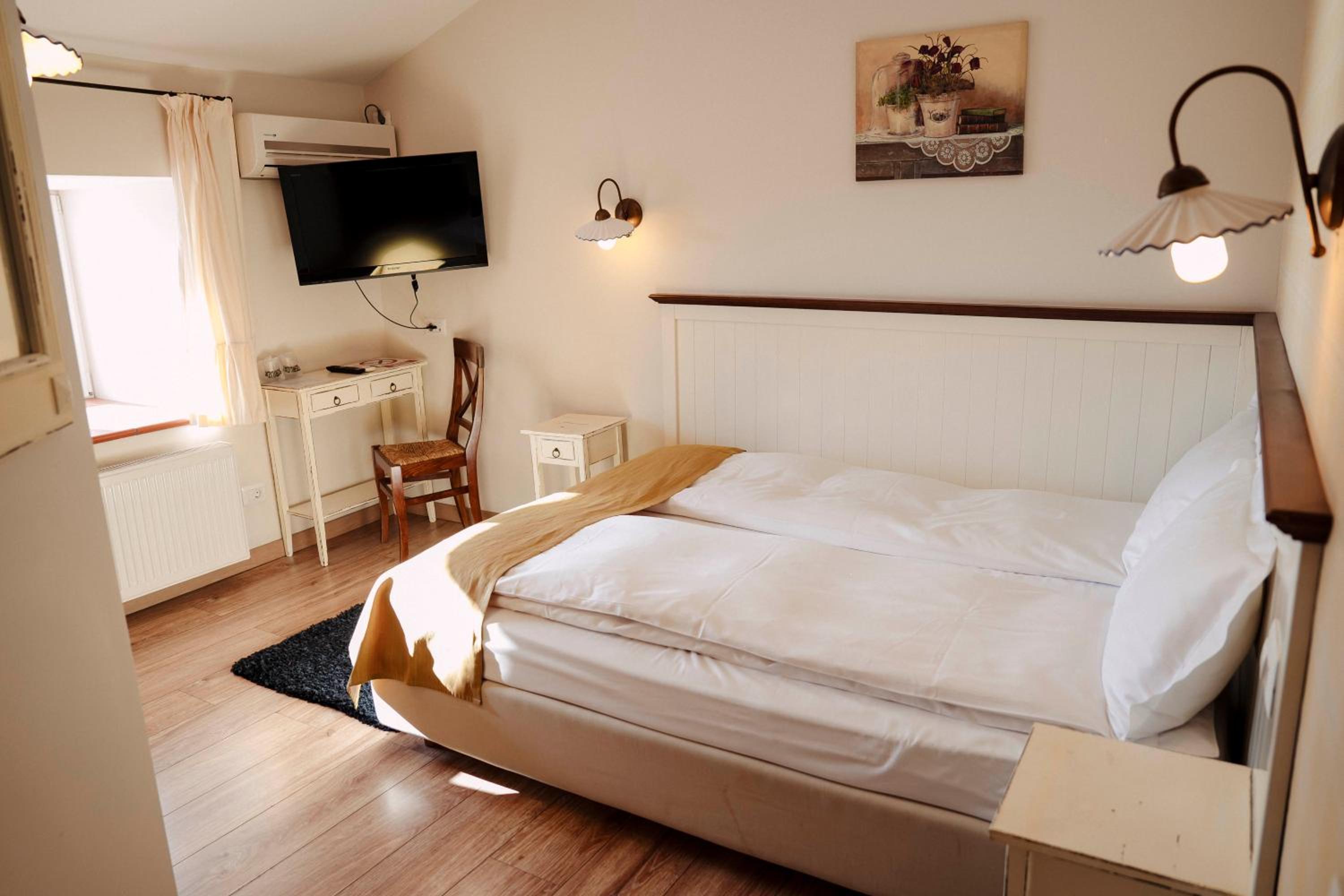 Double Room - Photo 1