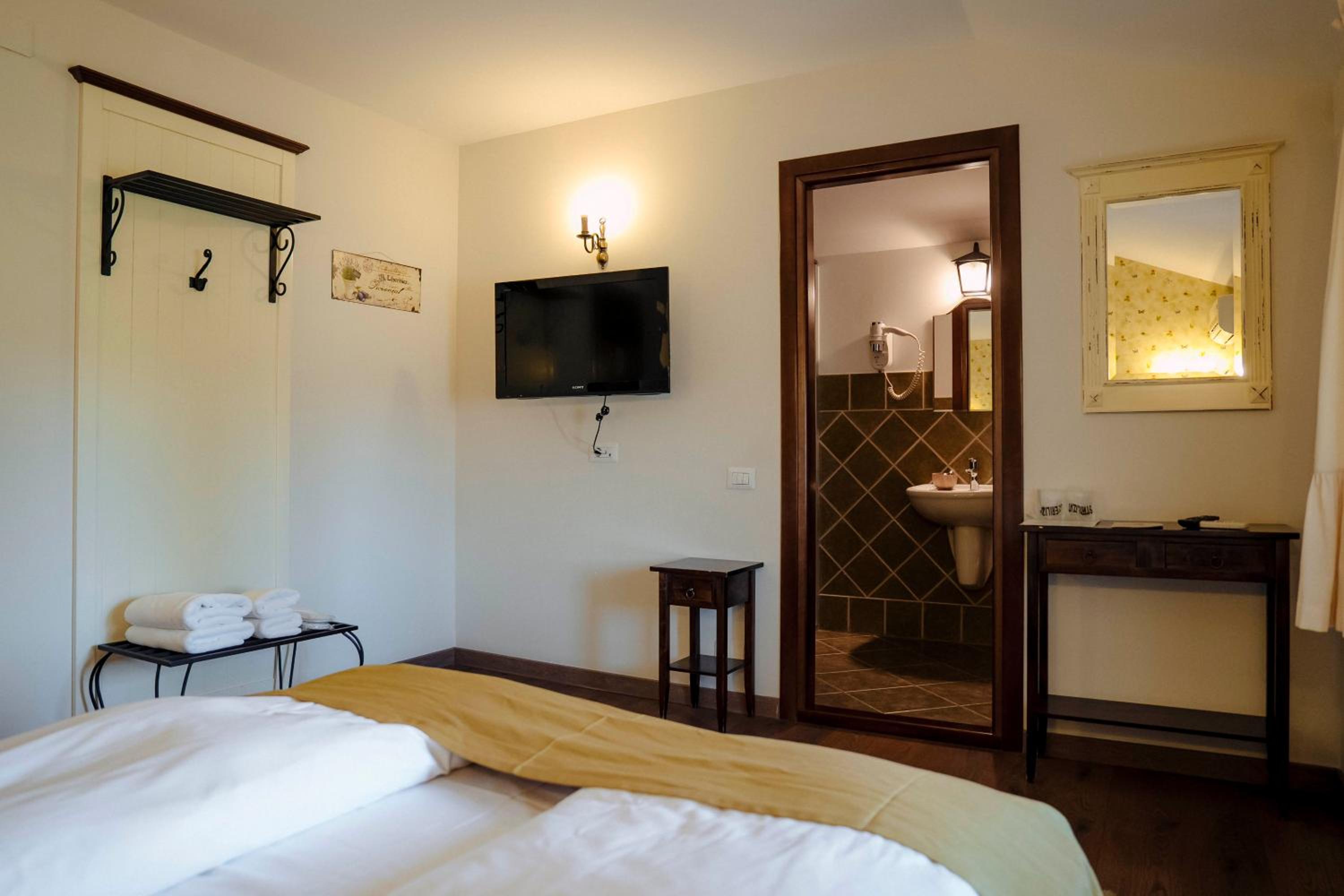 Double Room - Photo 2