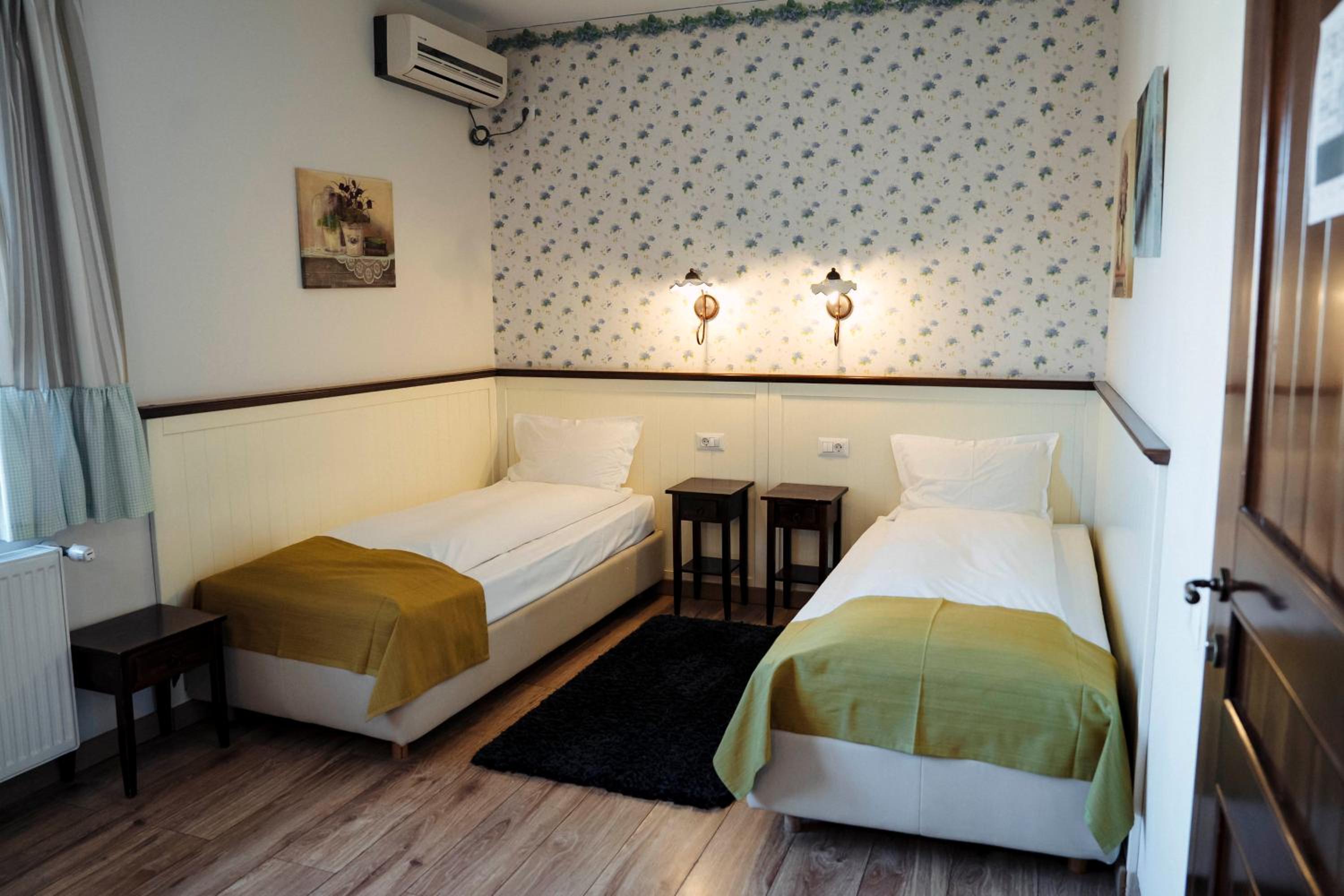 Twin Room - Photo 5
