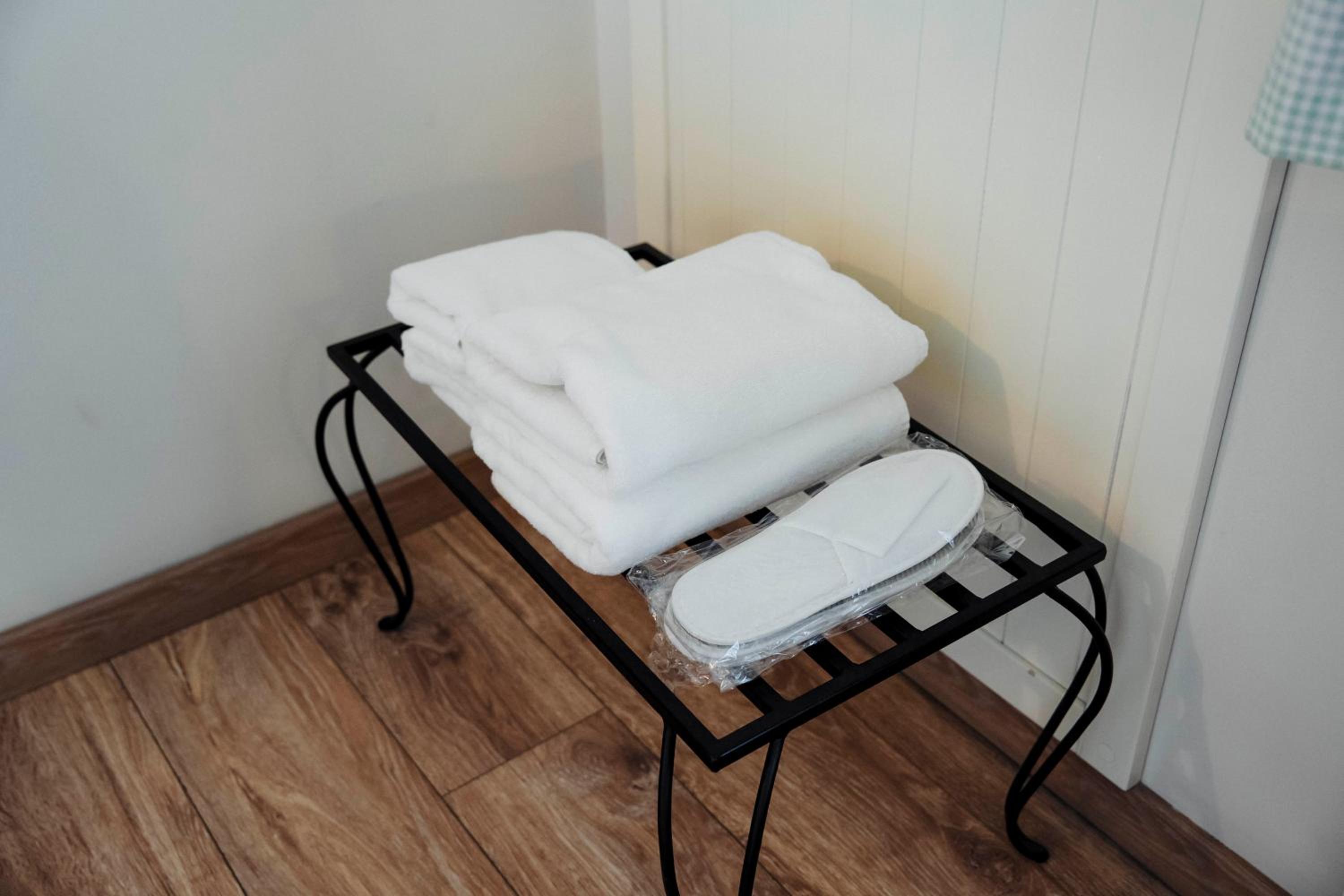 Twin Room - Photo 11