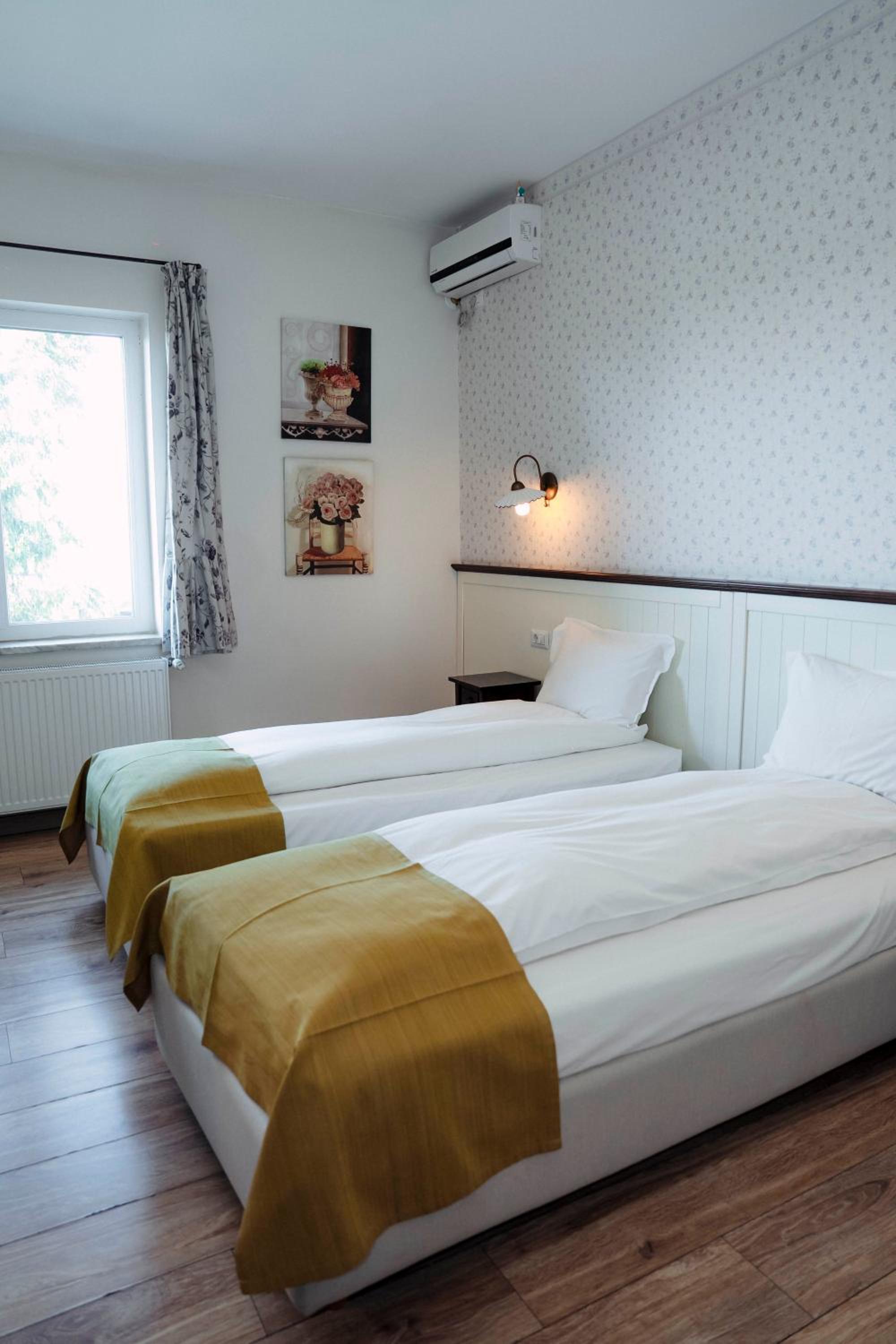 Twin Room - Photo 10