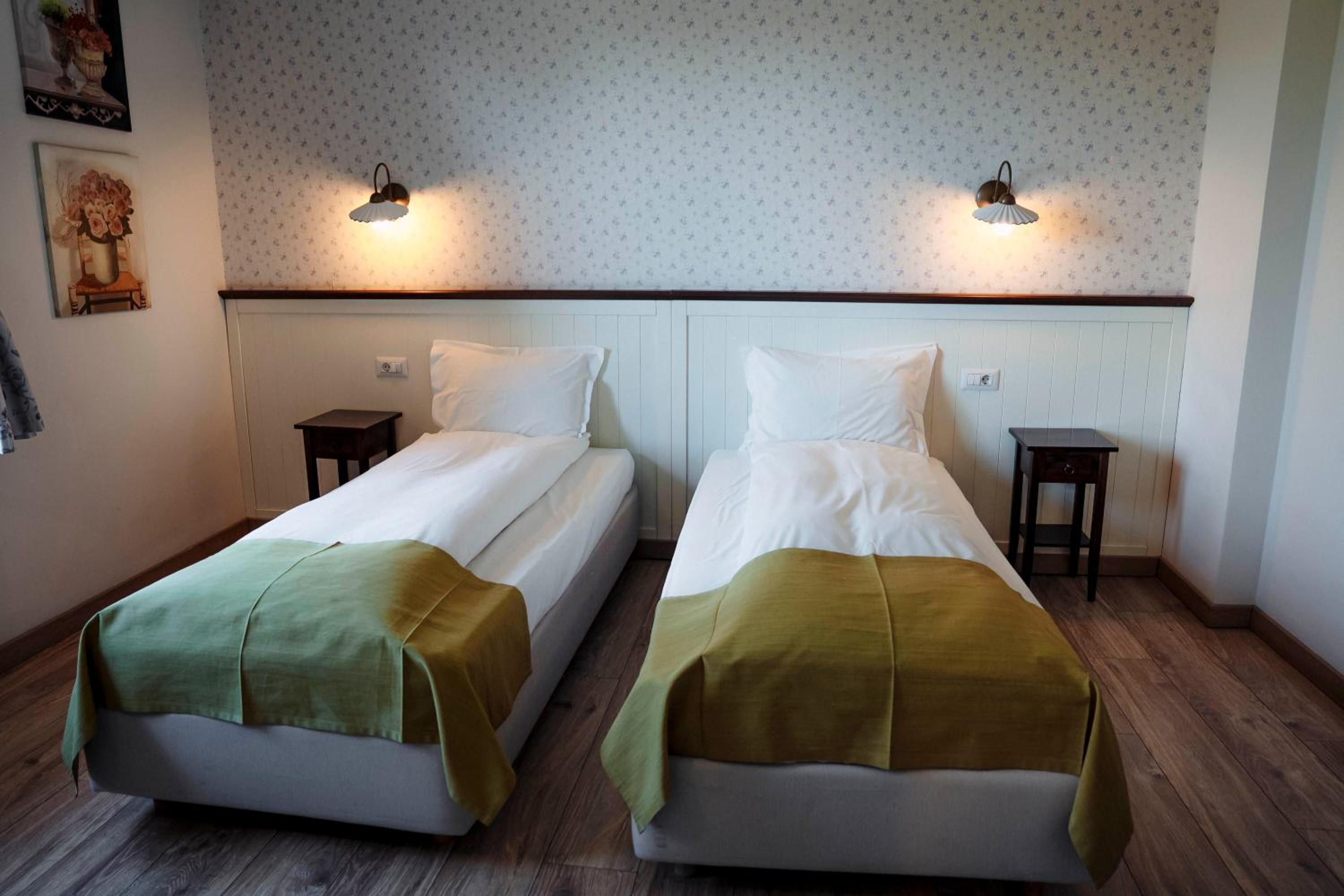 Twin Room - Photo 4