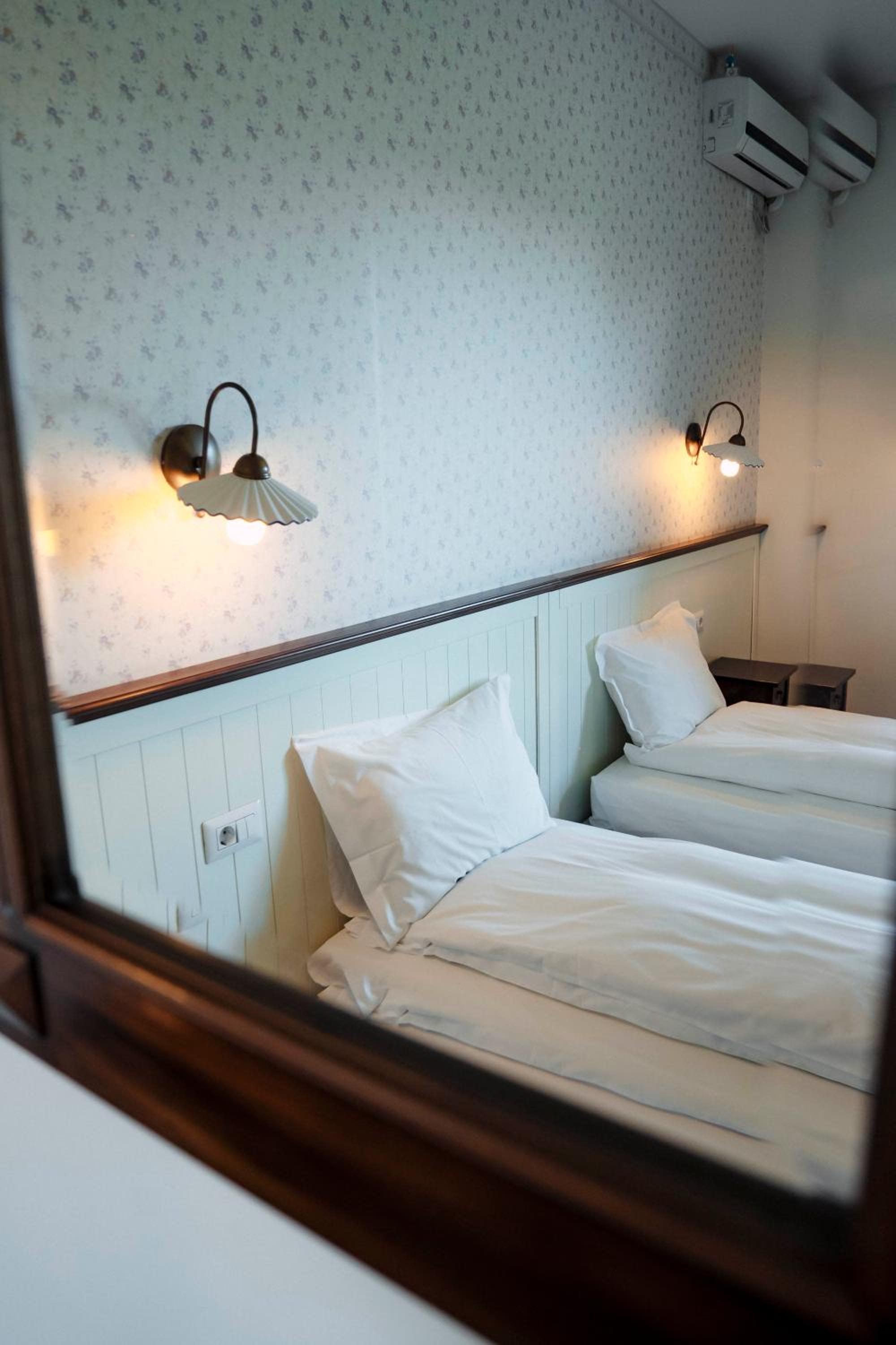 Twin Room - Photo 1