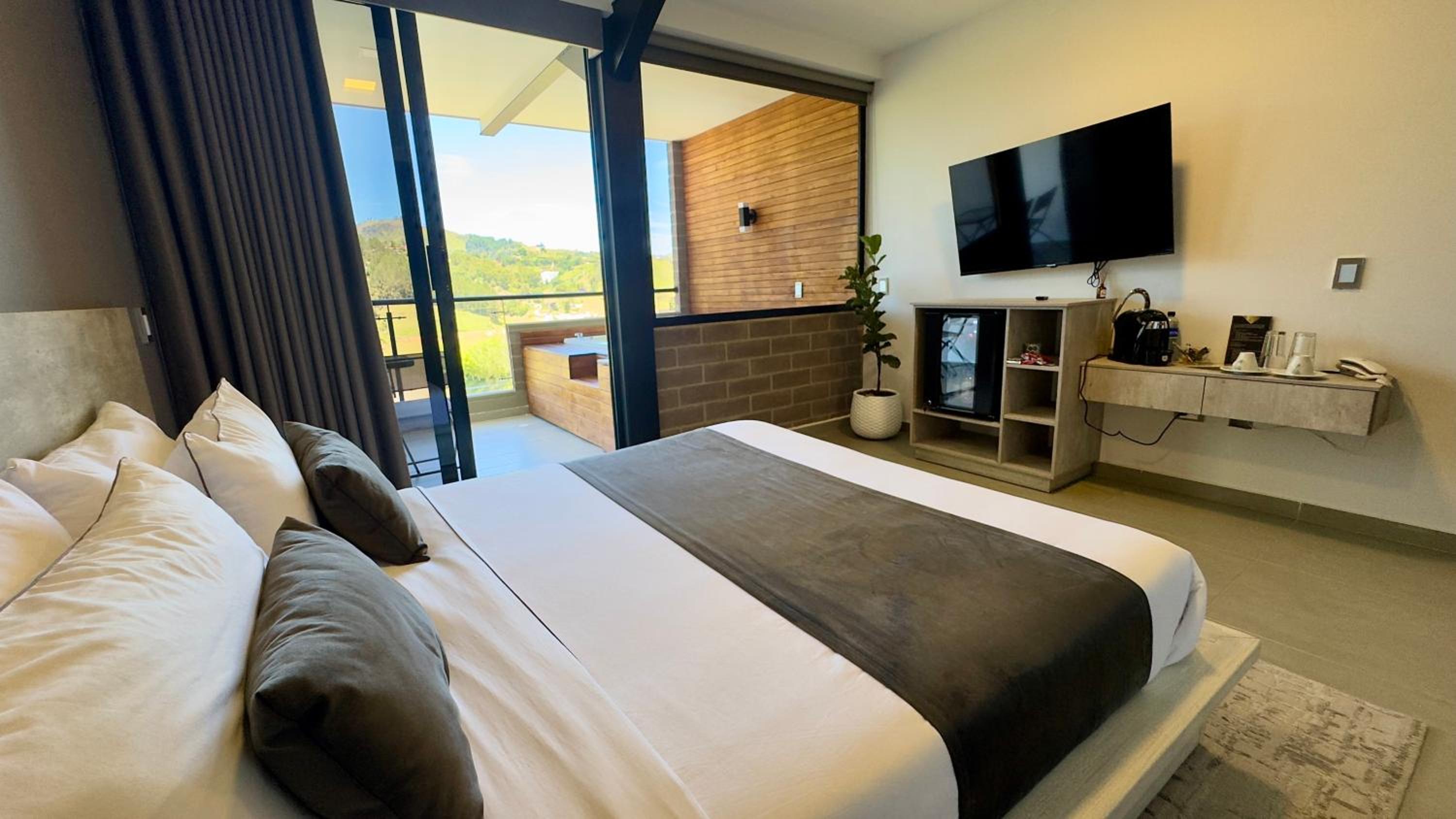 Deluxe Double Room with Bath photo 2