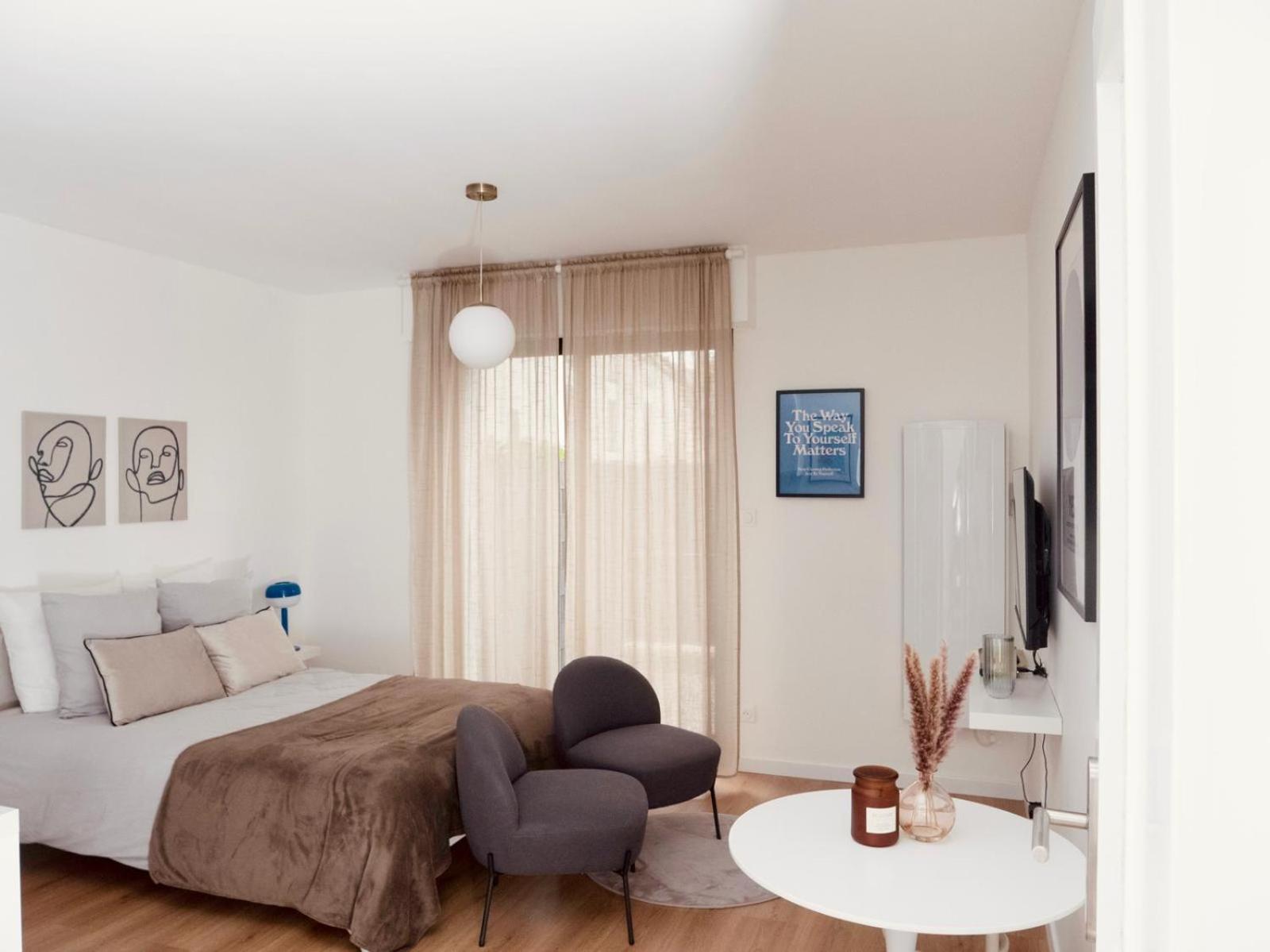 Studio Apartment with King Bed photo 2