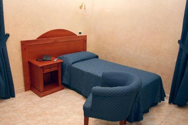 Single Room photo 3
