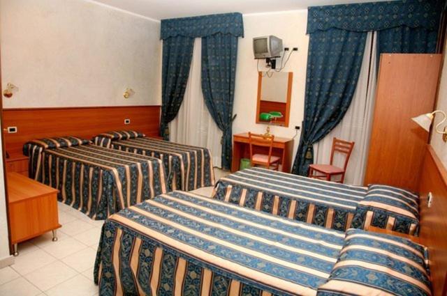 Quadruple Room - Photo 2