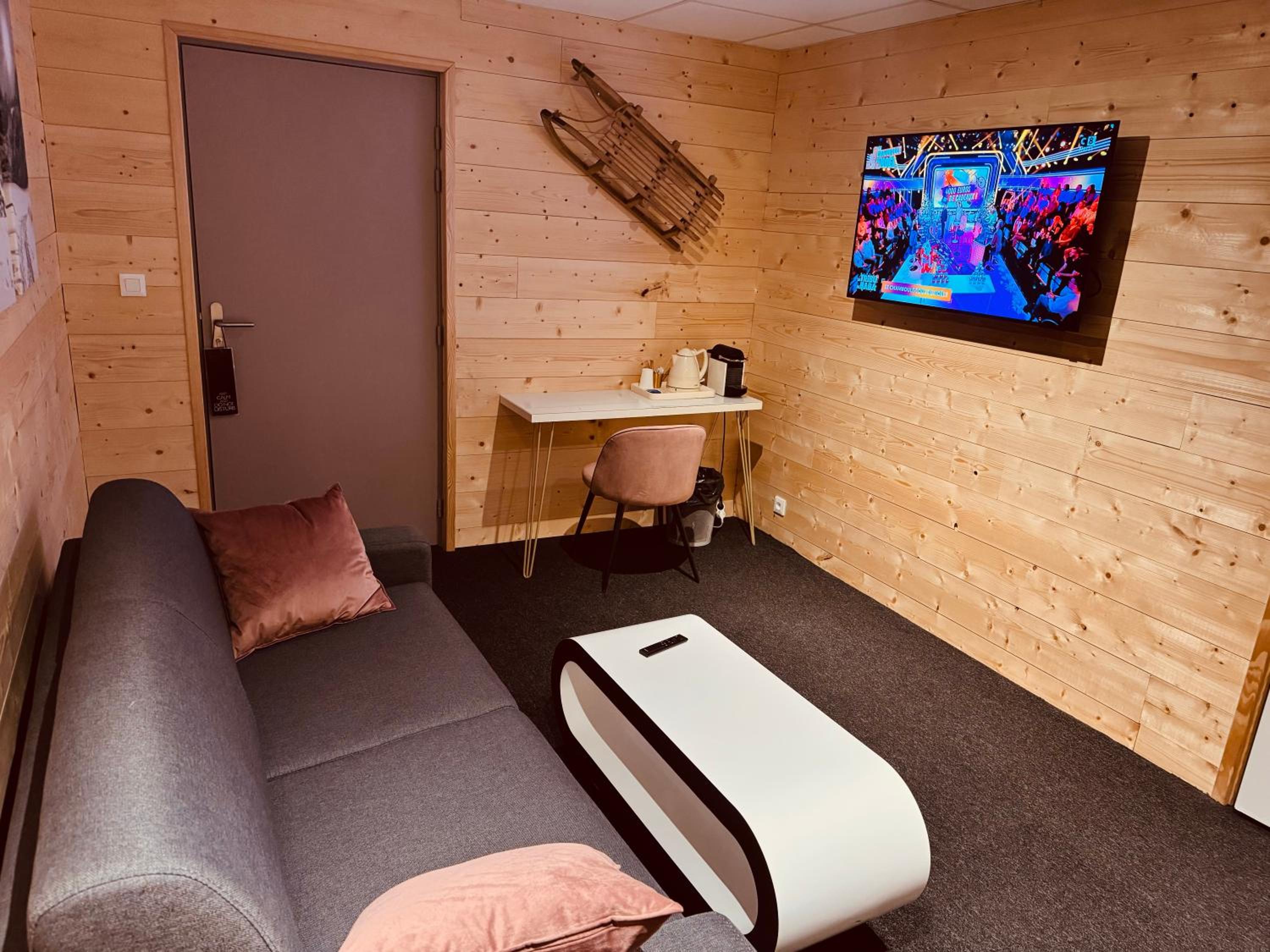 Executive Suite - Photo 4