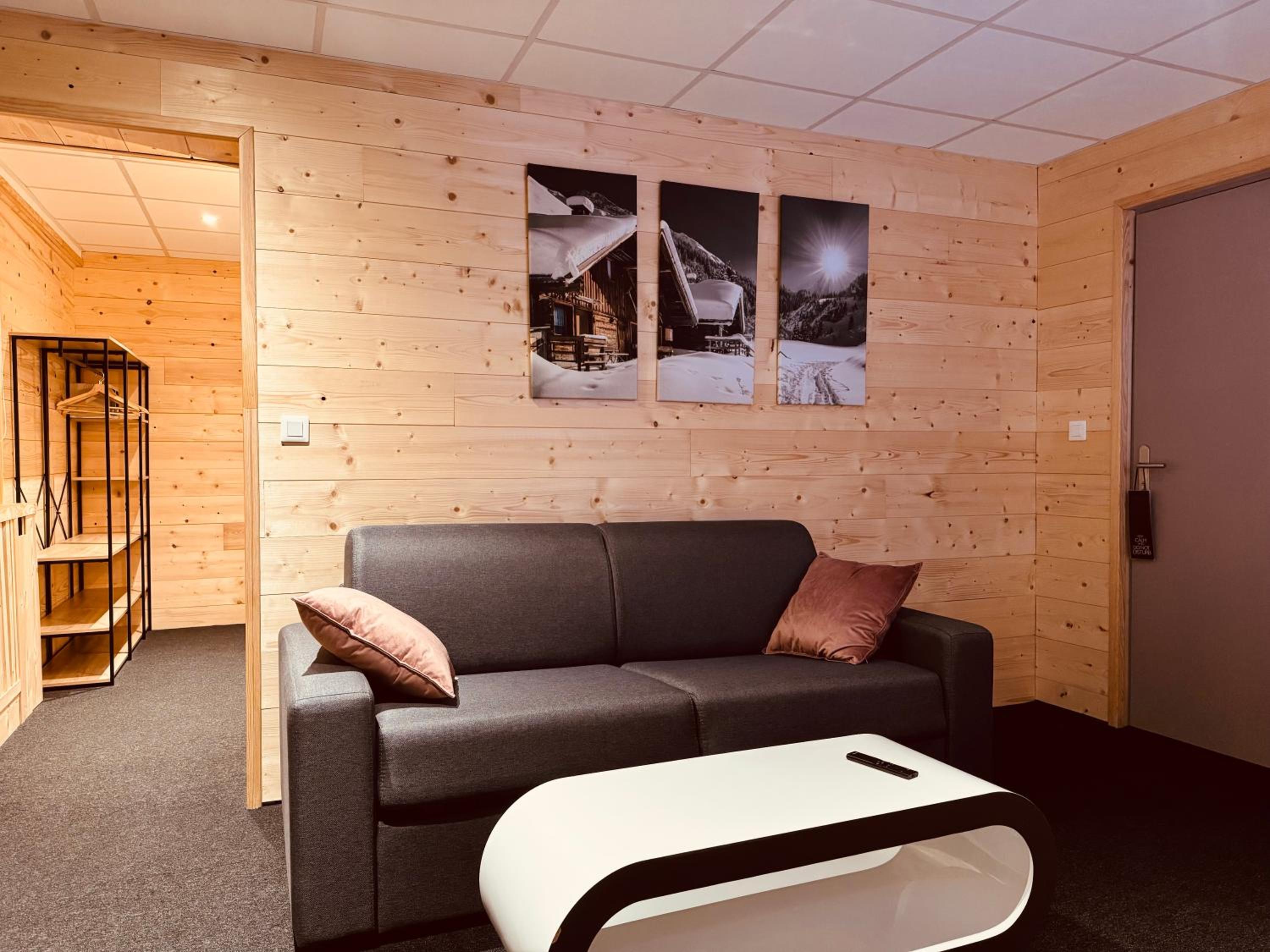 Executive Suite - Photo 3