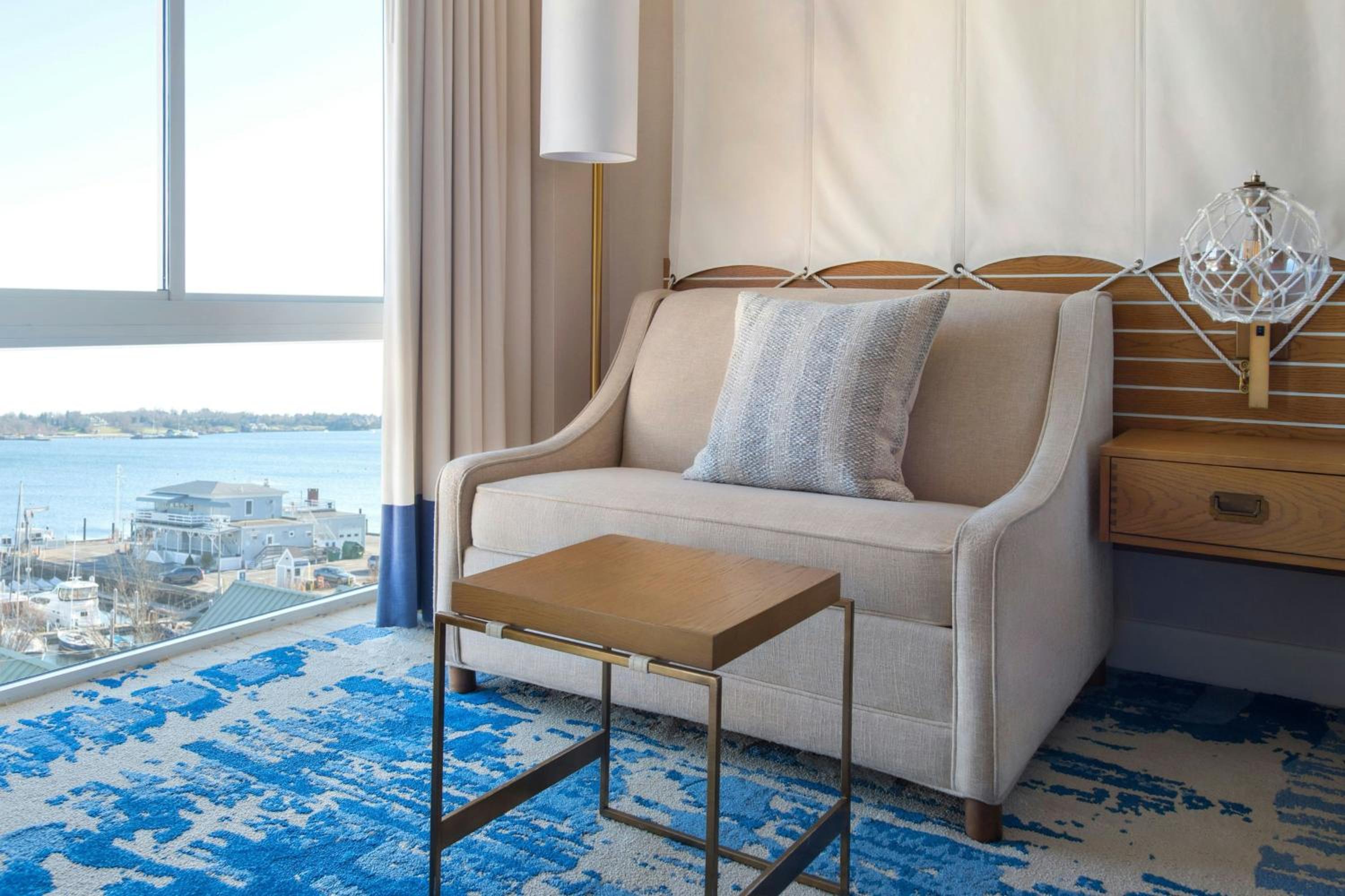 Guest room, 1 King, Water view, Balcony - Photo 5