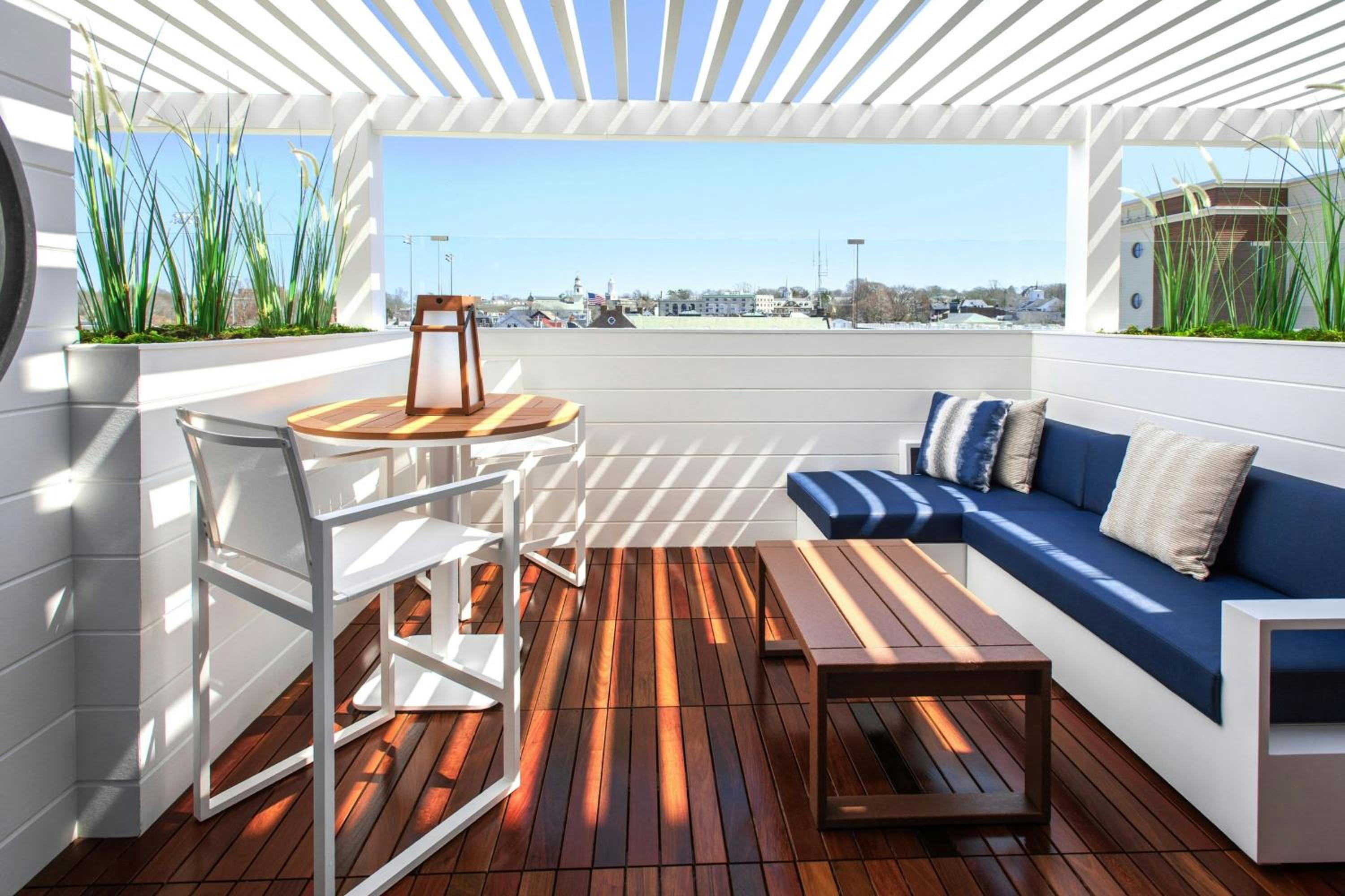 King Room with Balcony and City View - Photo 1
