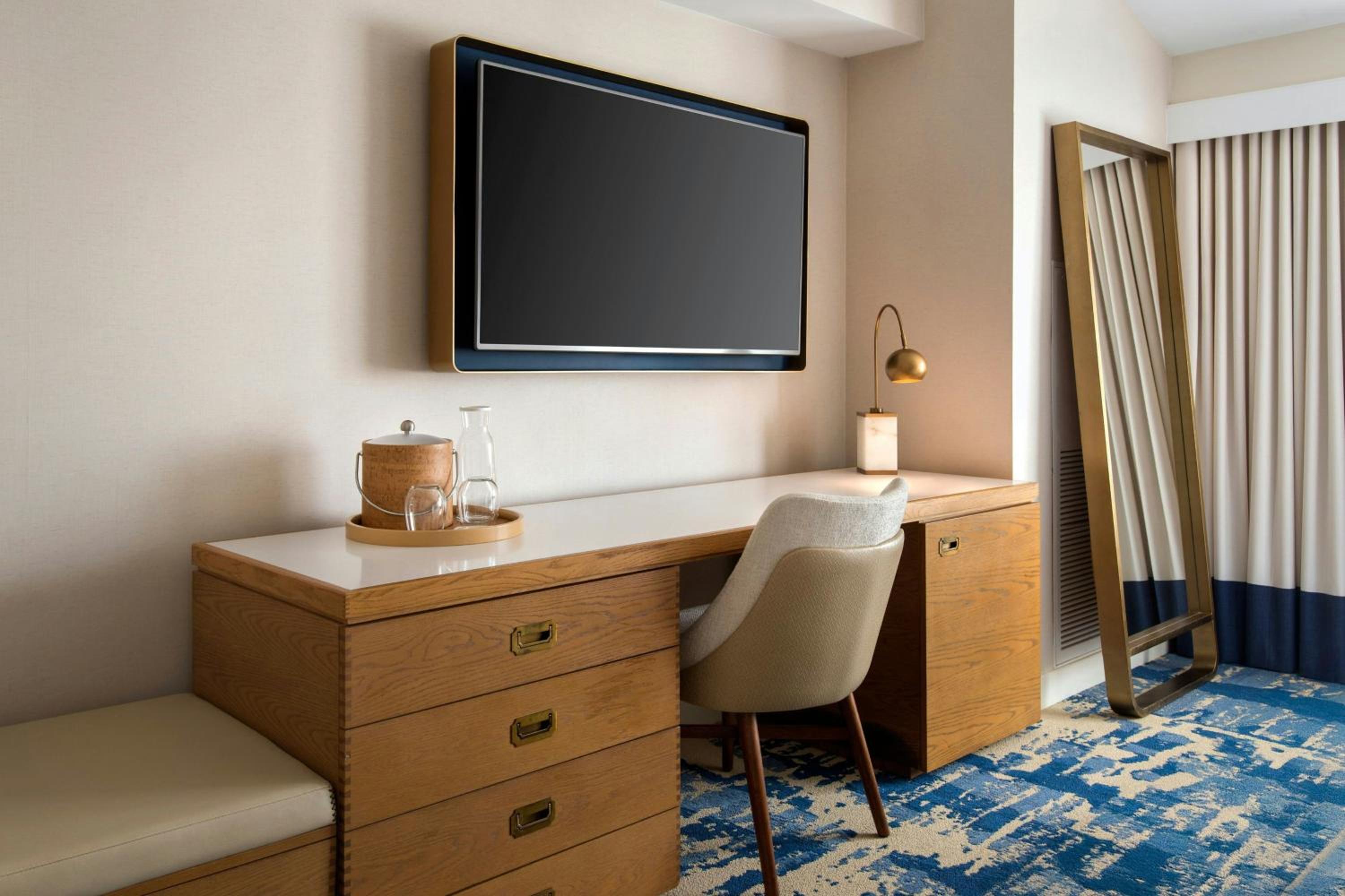 Queen Room with Two Queen Beds Hearing Accessible - Photo 6