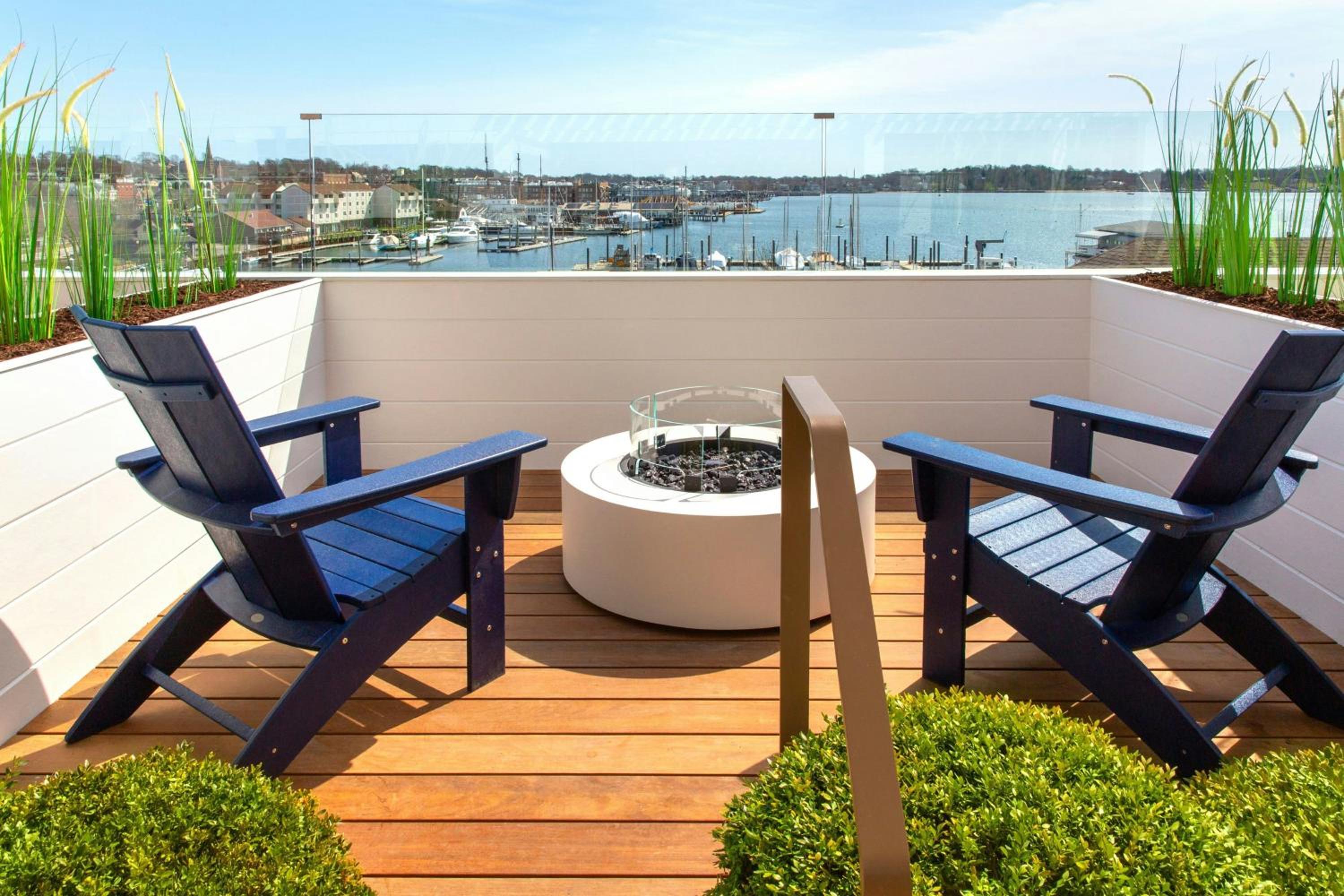 Guest room, 1 King, Water view, Balcony - Photo 2