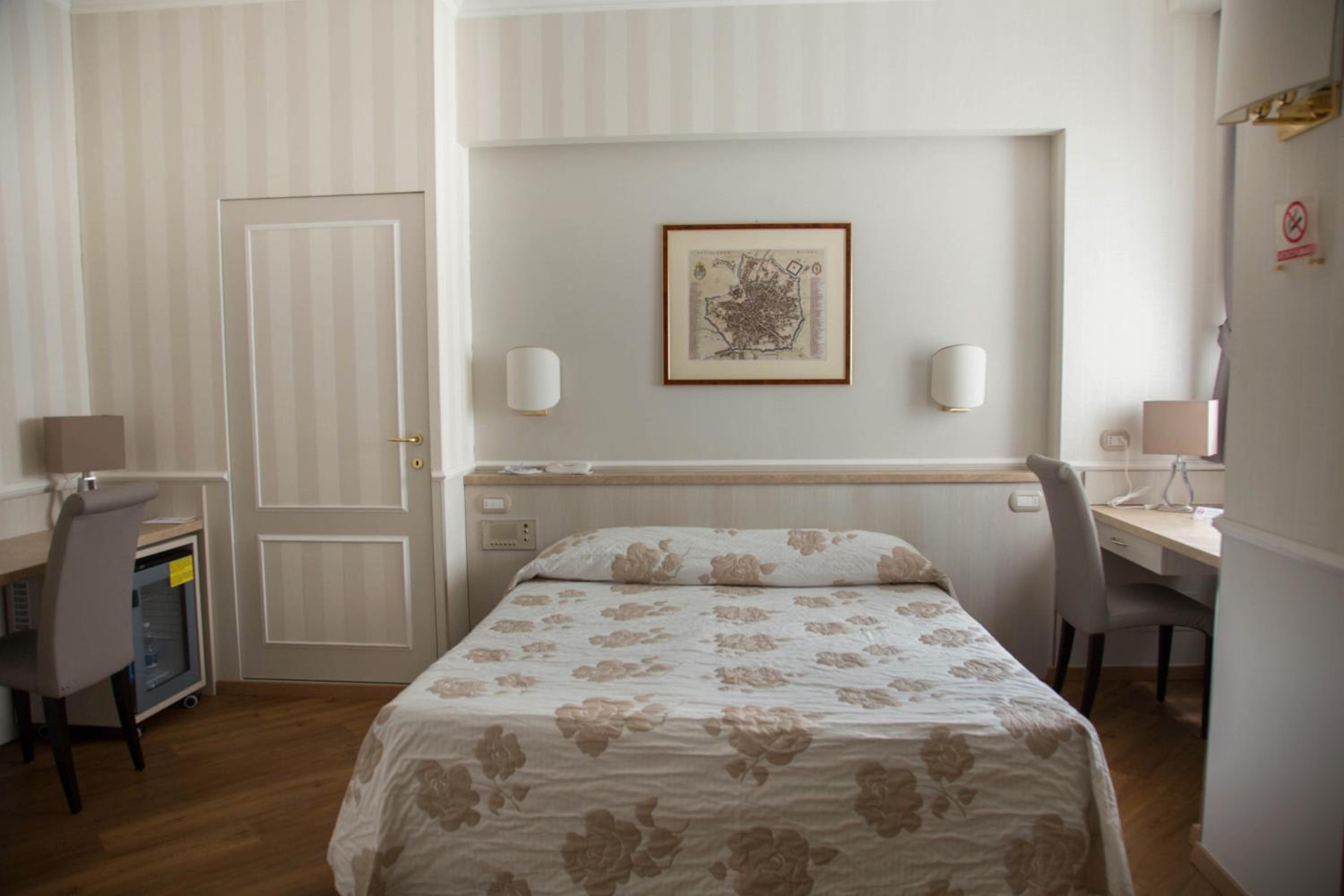 Double Room thumbnail 5
