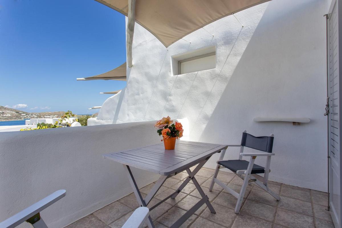 Studio (2 Adults) with Sea View photo 3