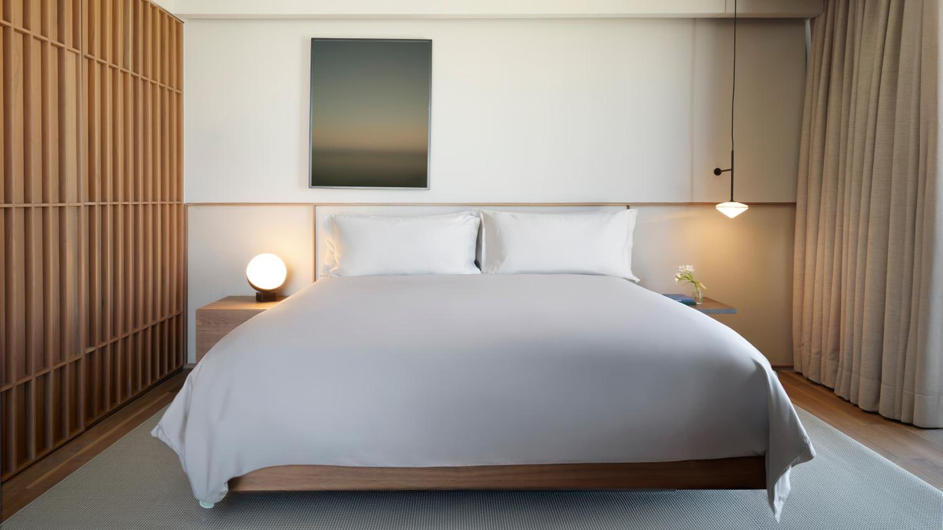 Corner King Suite - Photo 7