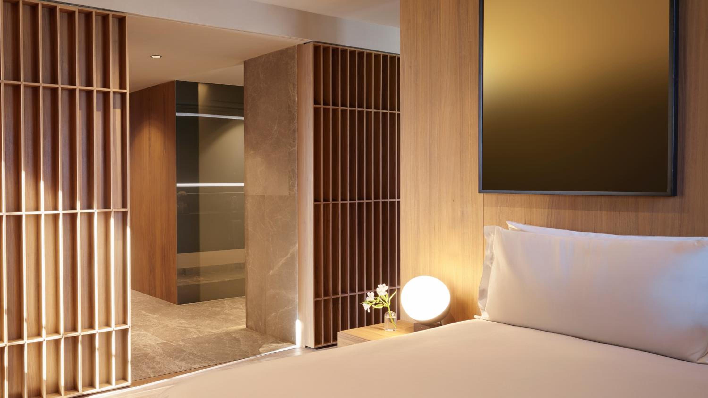 Executive Suite with Bath Shower - Photo 5