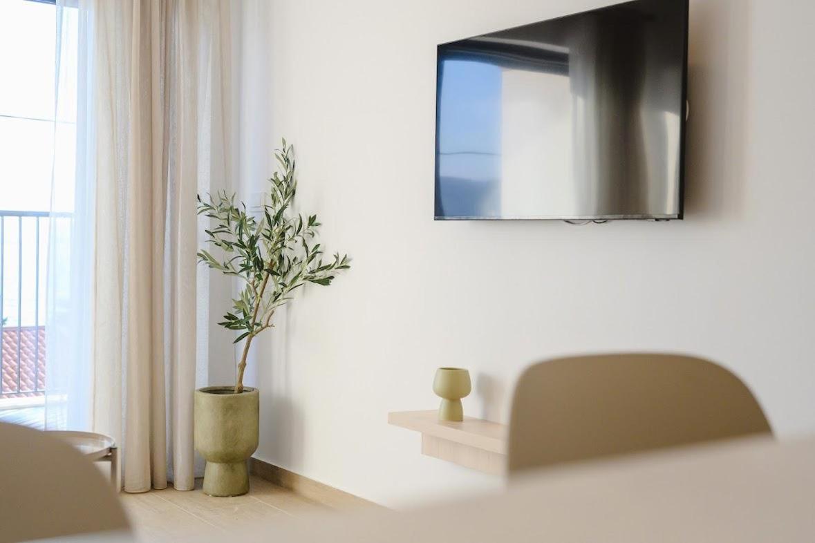 Apartment with Balcony photo 3