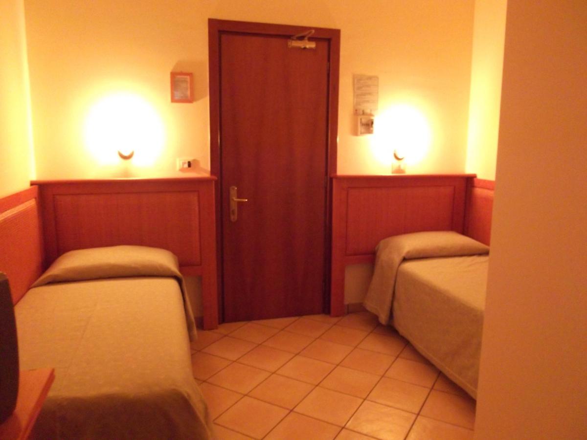 Twin Room photo 1