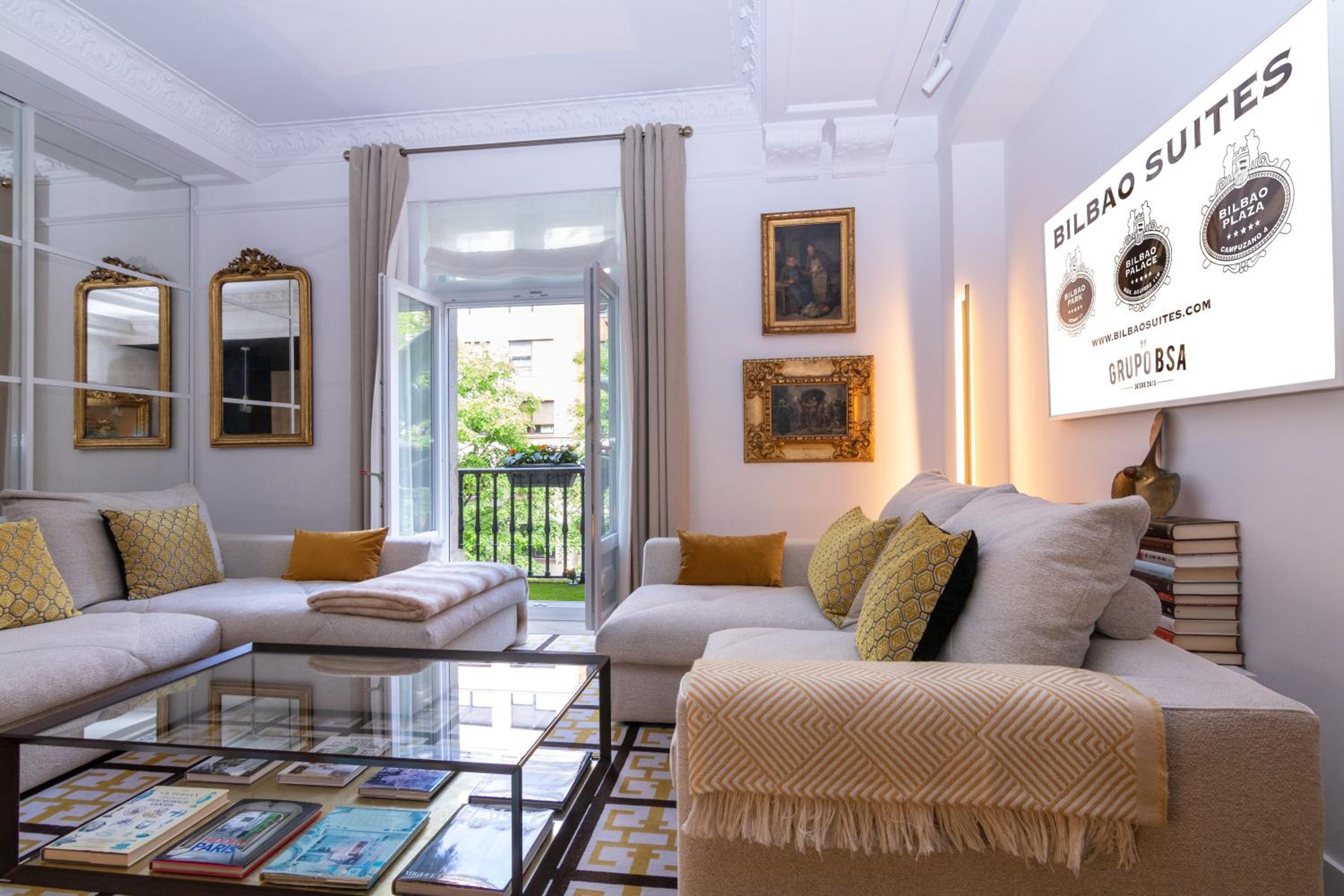 One-Bedroom Apartment with City View