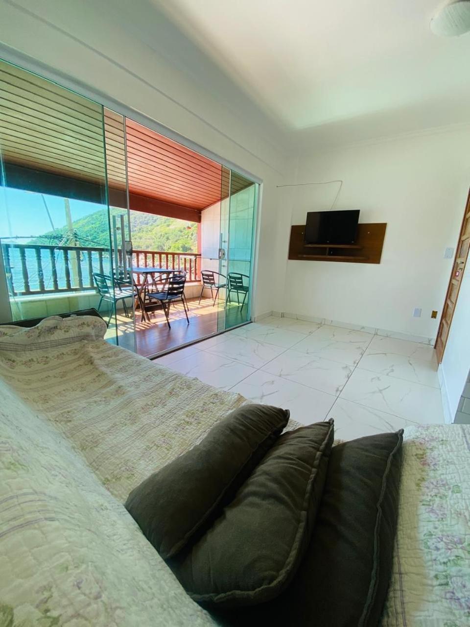 One-Bedroom Apartment with Sea View and Balcony photo 1