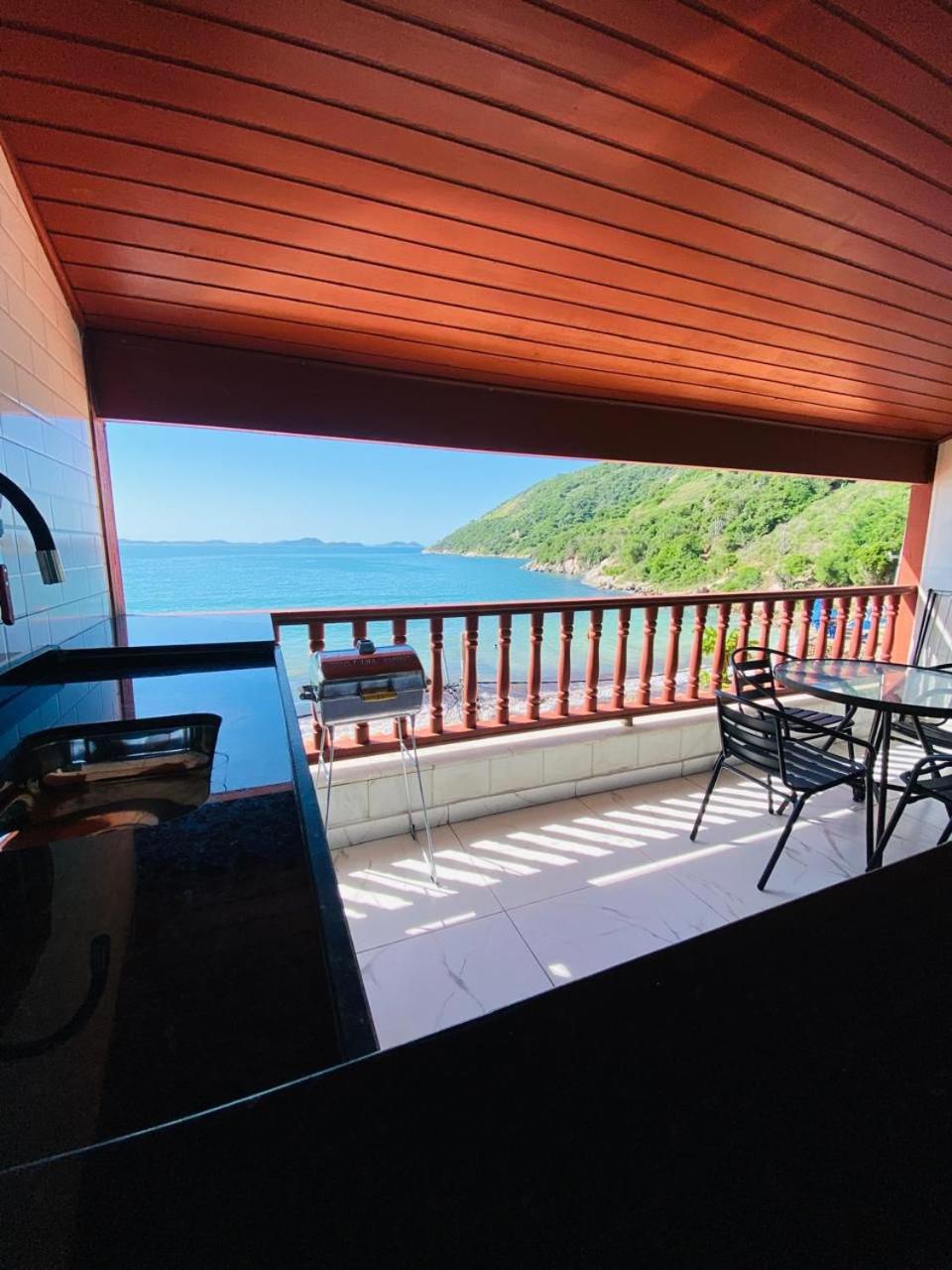 Deluxe One-Bedroom Apartment with Ocean View