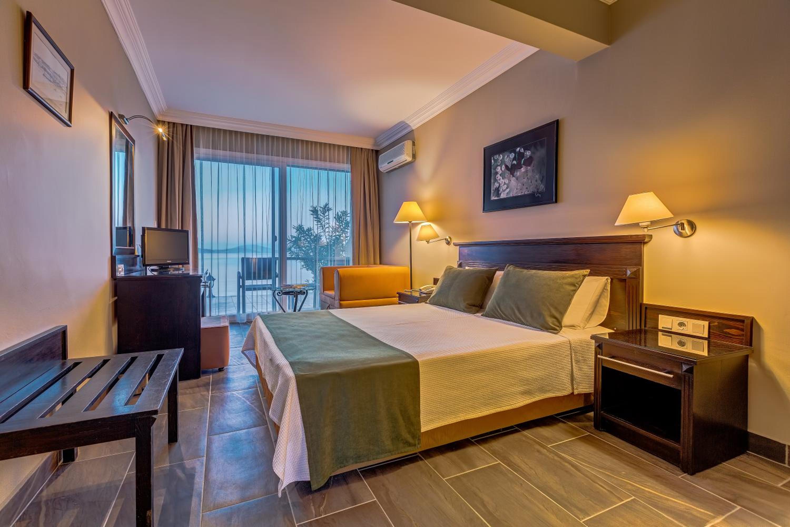 Double or Twin Room with Sea View