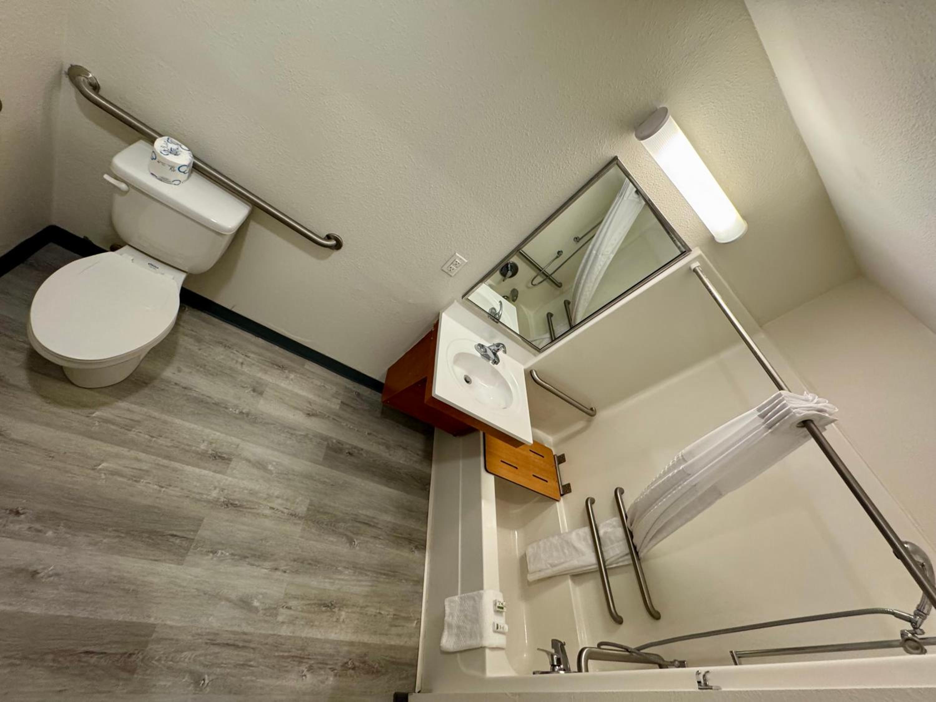 2 Queen Beds, Mobility/Hearing Access Efficiency Suite, Roll-In Shower, NSMK photo 2