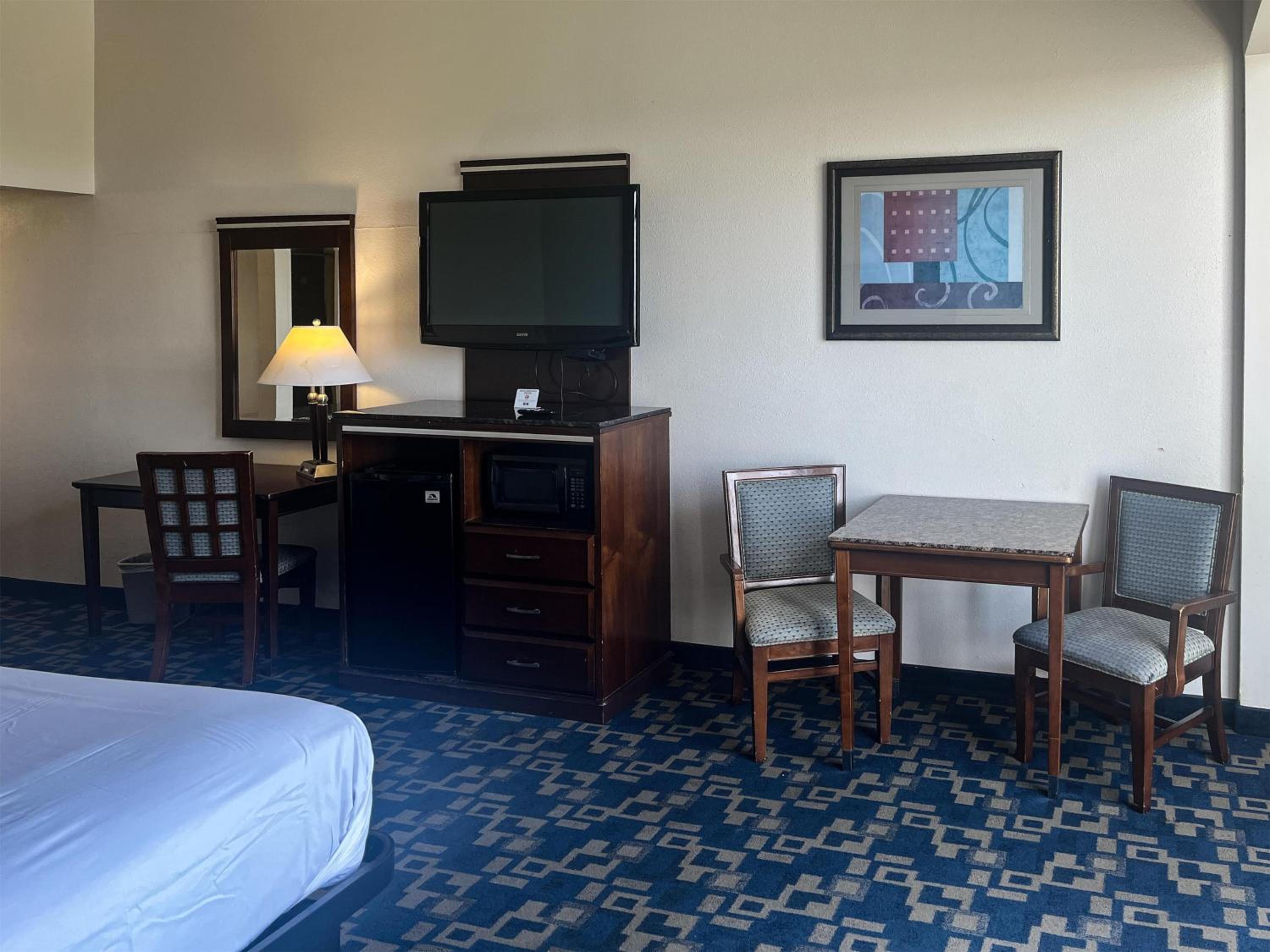 Queen Room - Disability Access - Non-Smoking photo 3