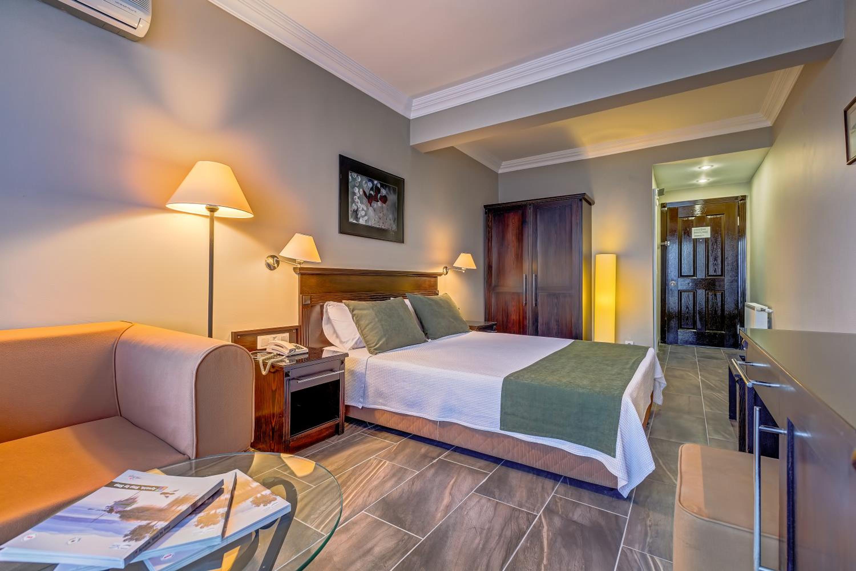 Double or Twin Room with Sea View