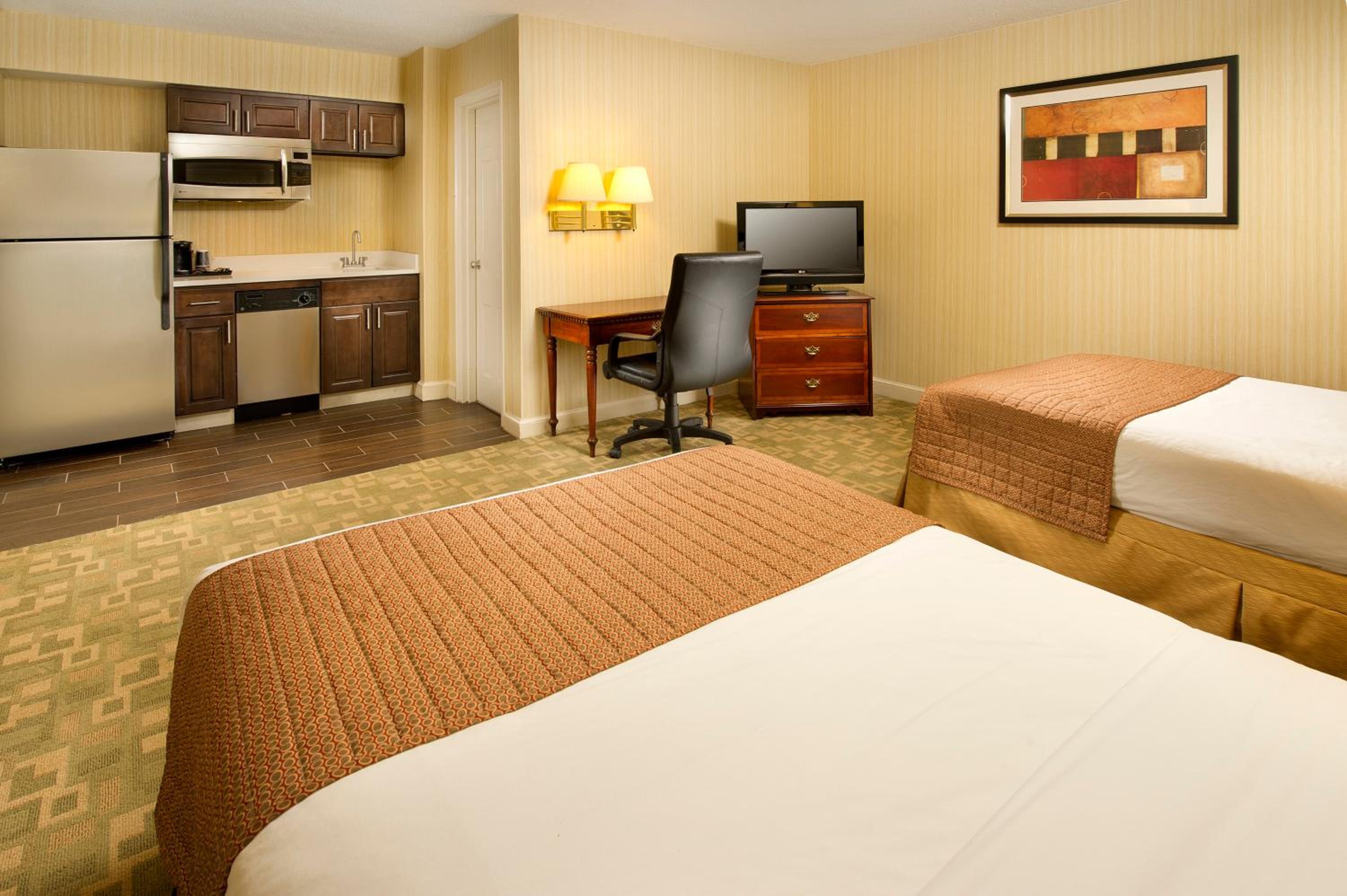 Double Room with Two Double Beds - South Wing - Photo 1
