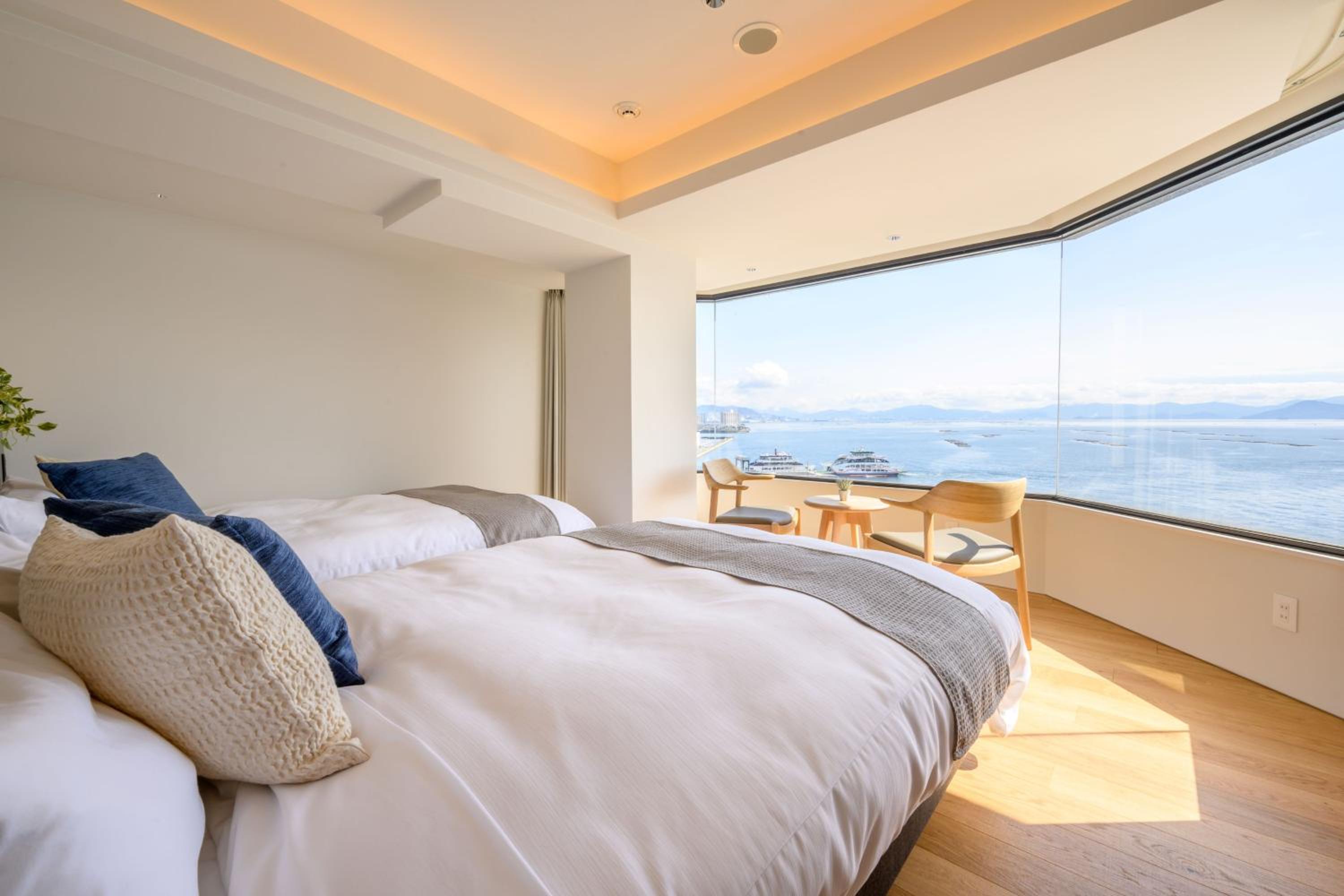 Deluxe Suite with Sea View