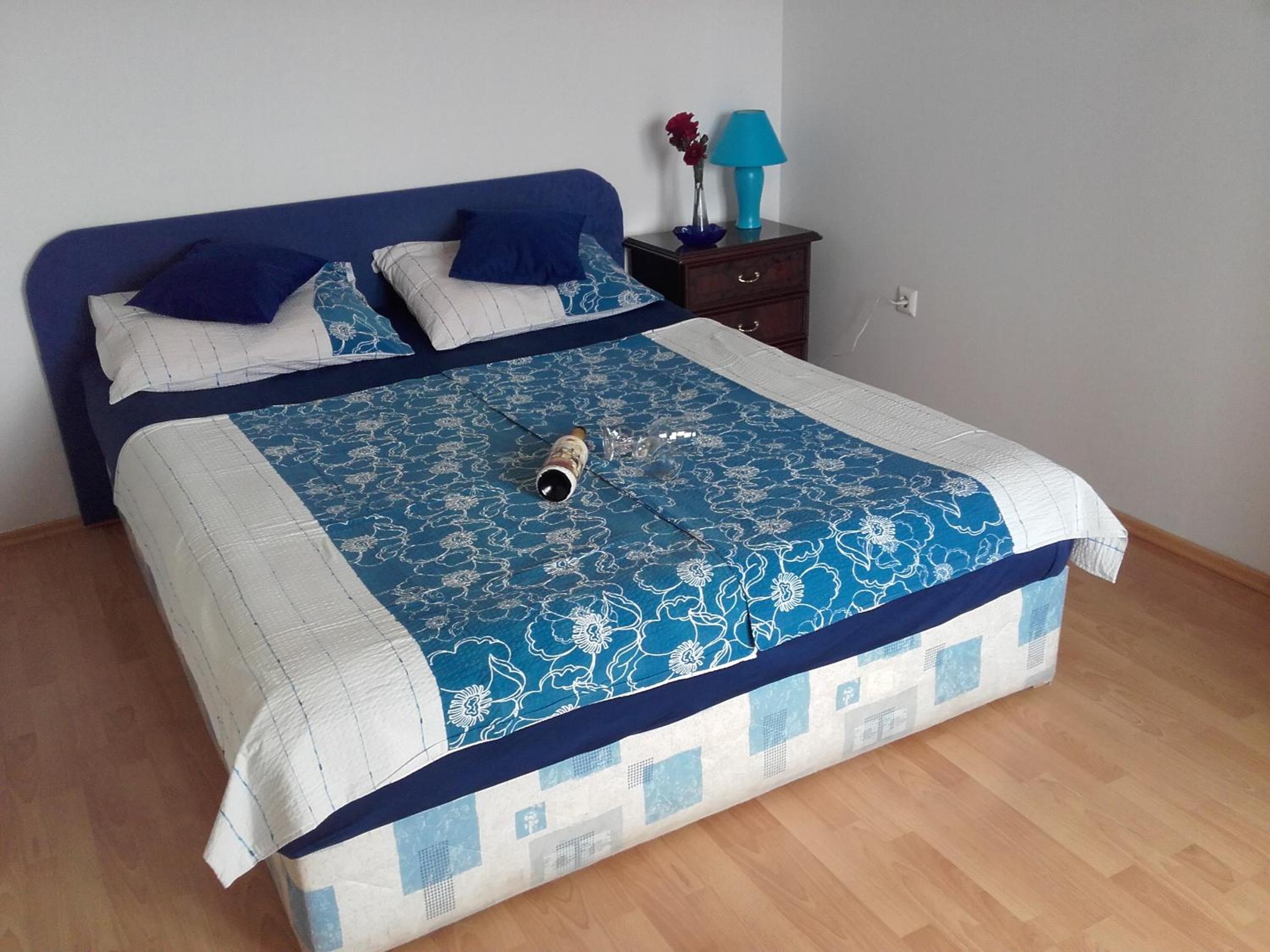 One-Bedroom Apartment with Balcony
