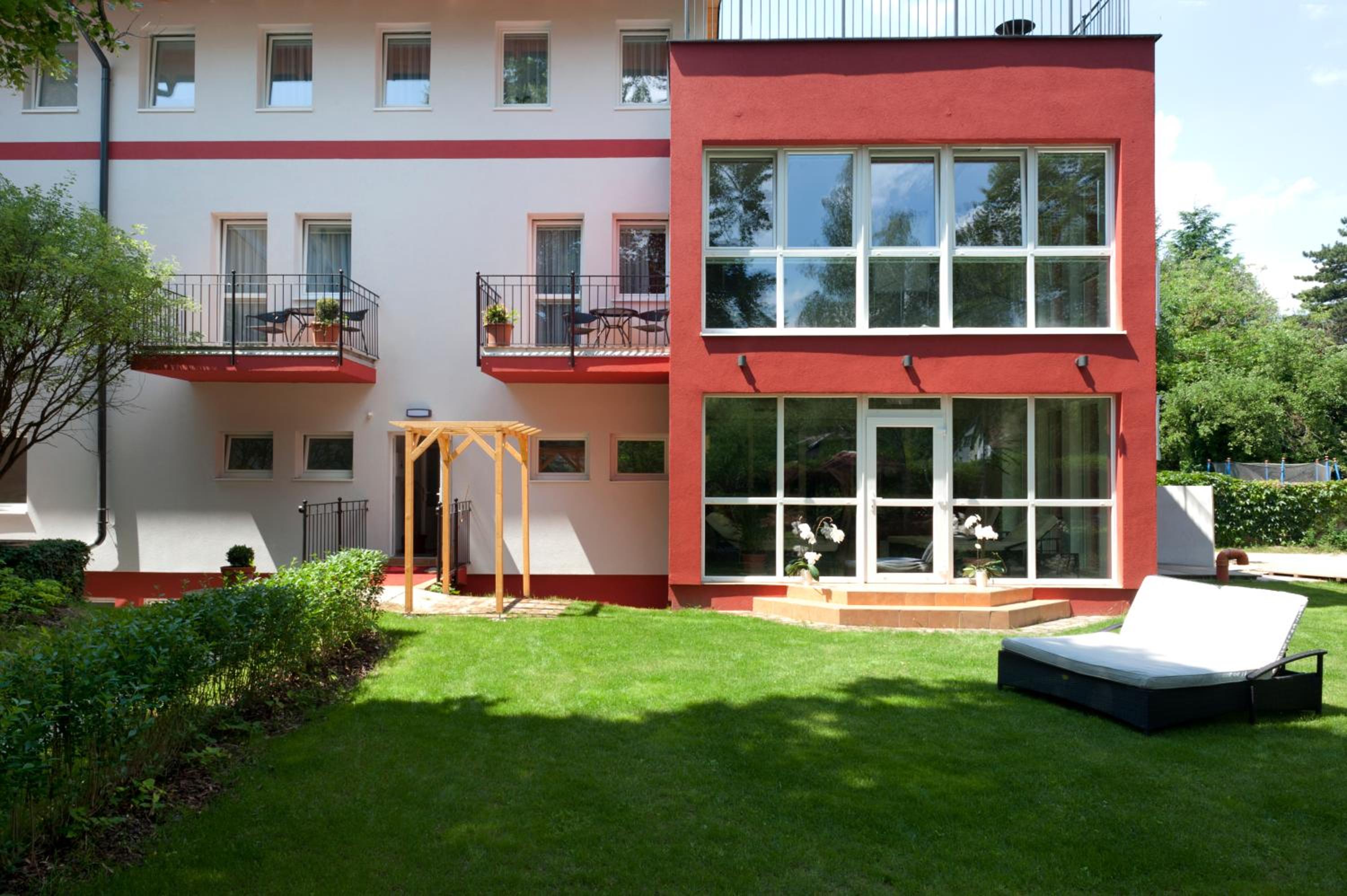 Junior Suite with Balcony - Photo 9