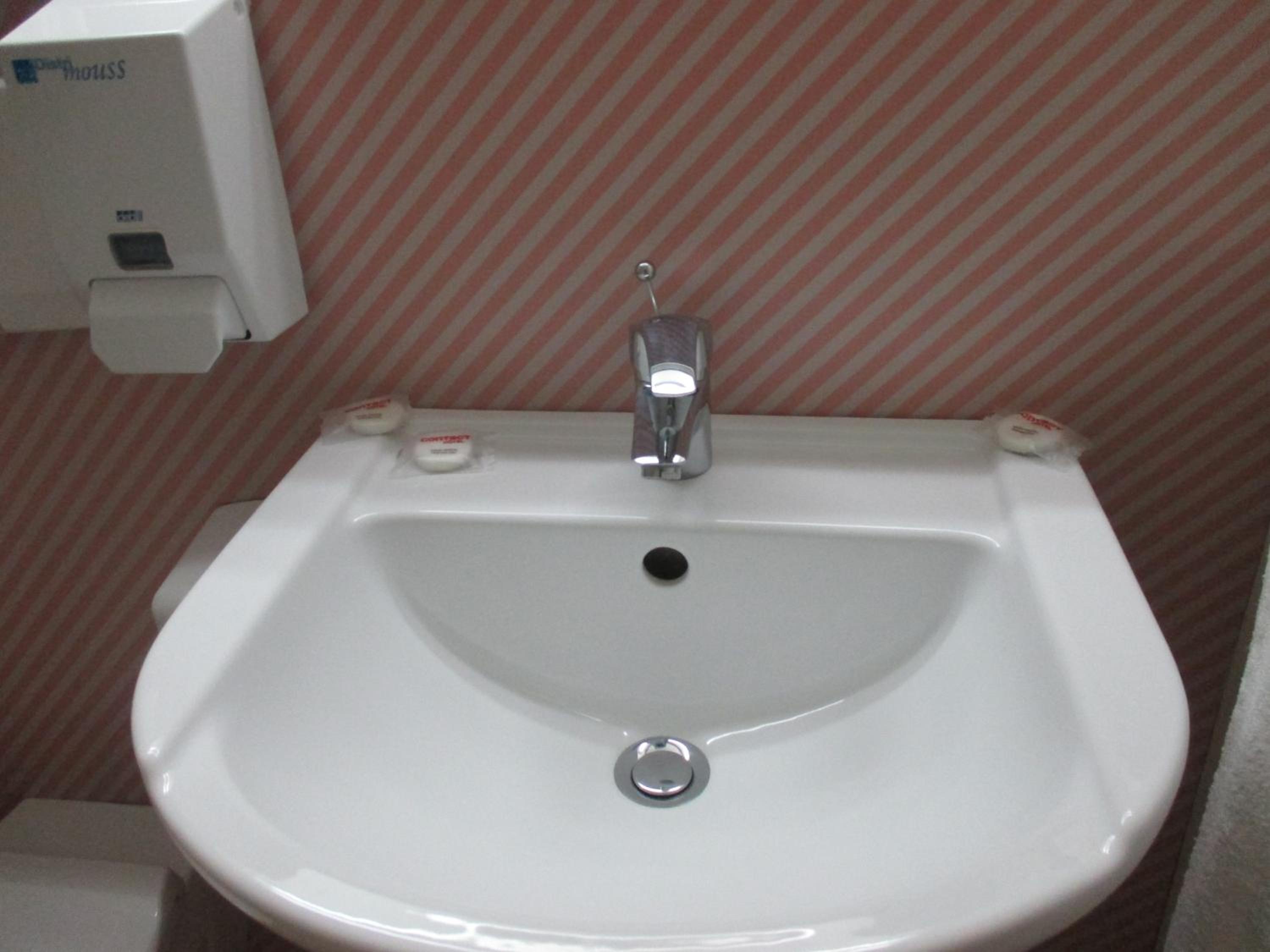 Double Room - Photo 5