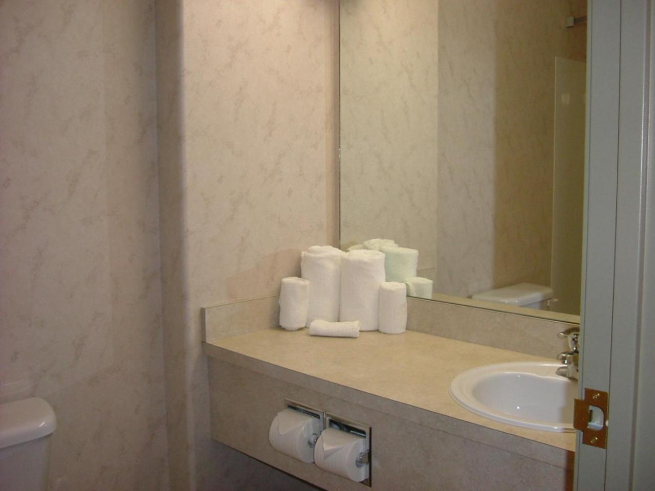 Queen Room - Disability Access/Non-Smoking