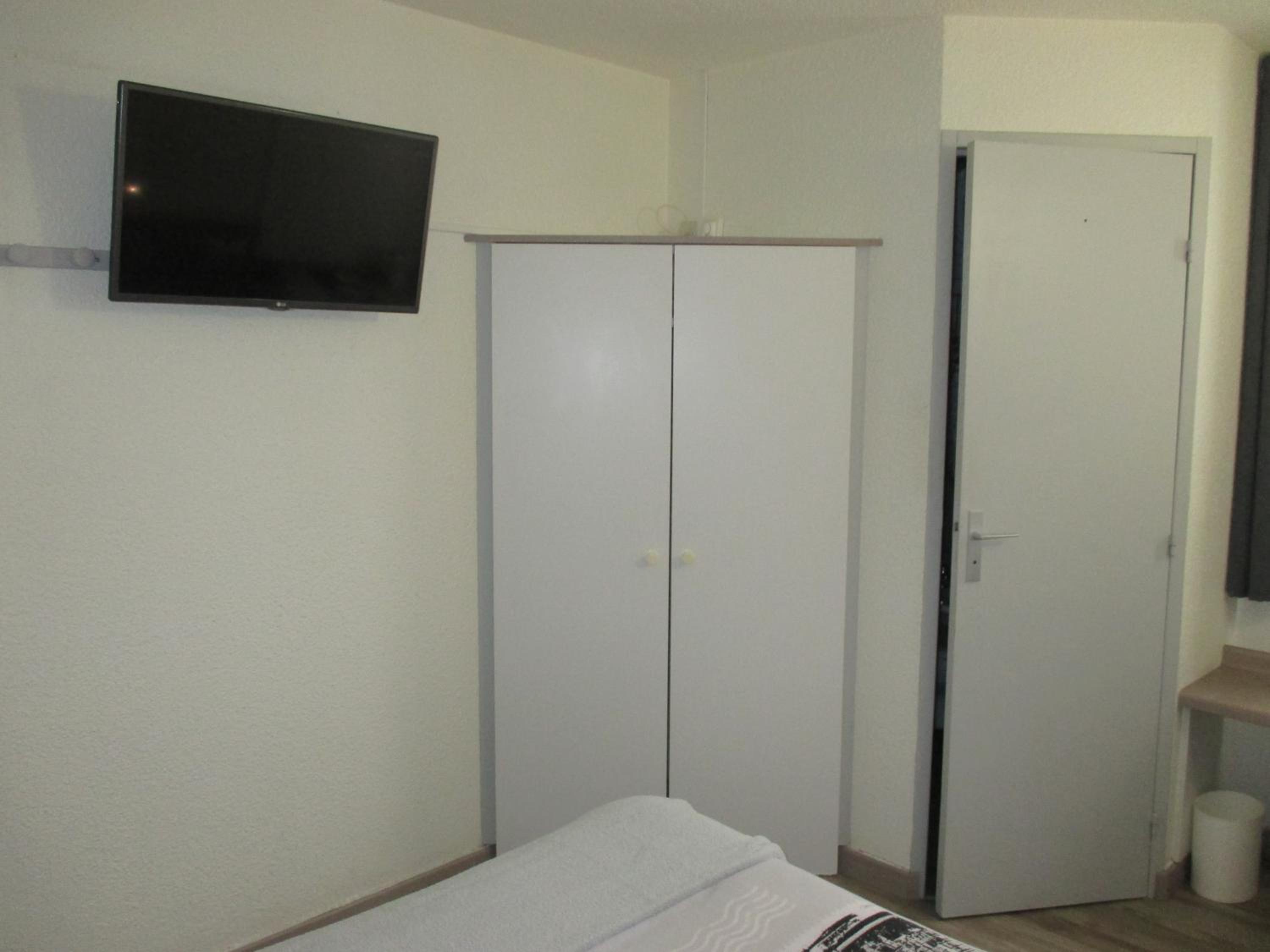 Double Room - Photo 9