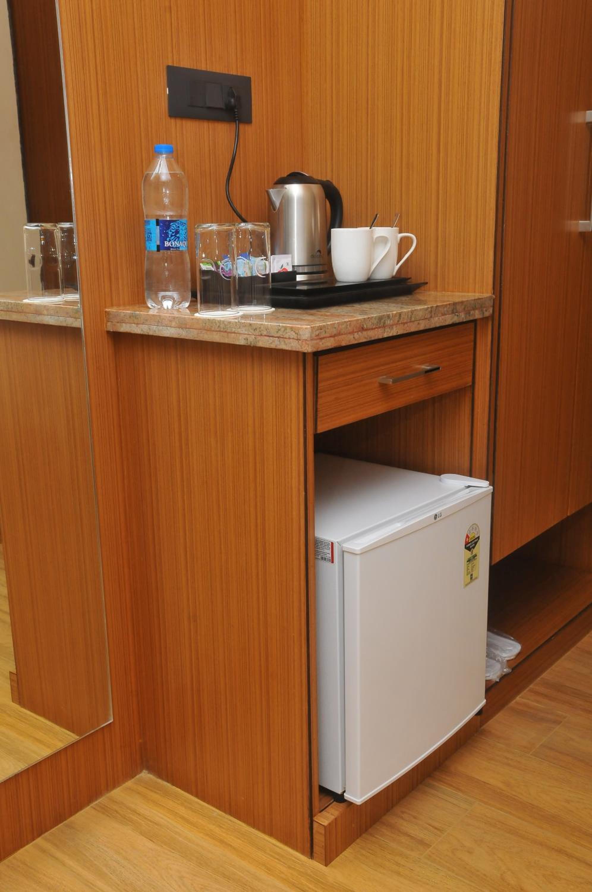 Deluxe Double Room (2 Adults + 1 Child) - Photo 4